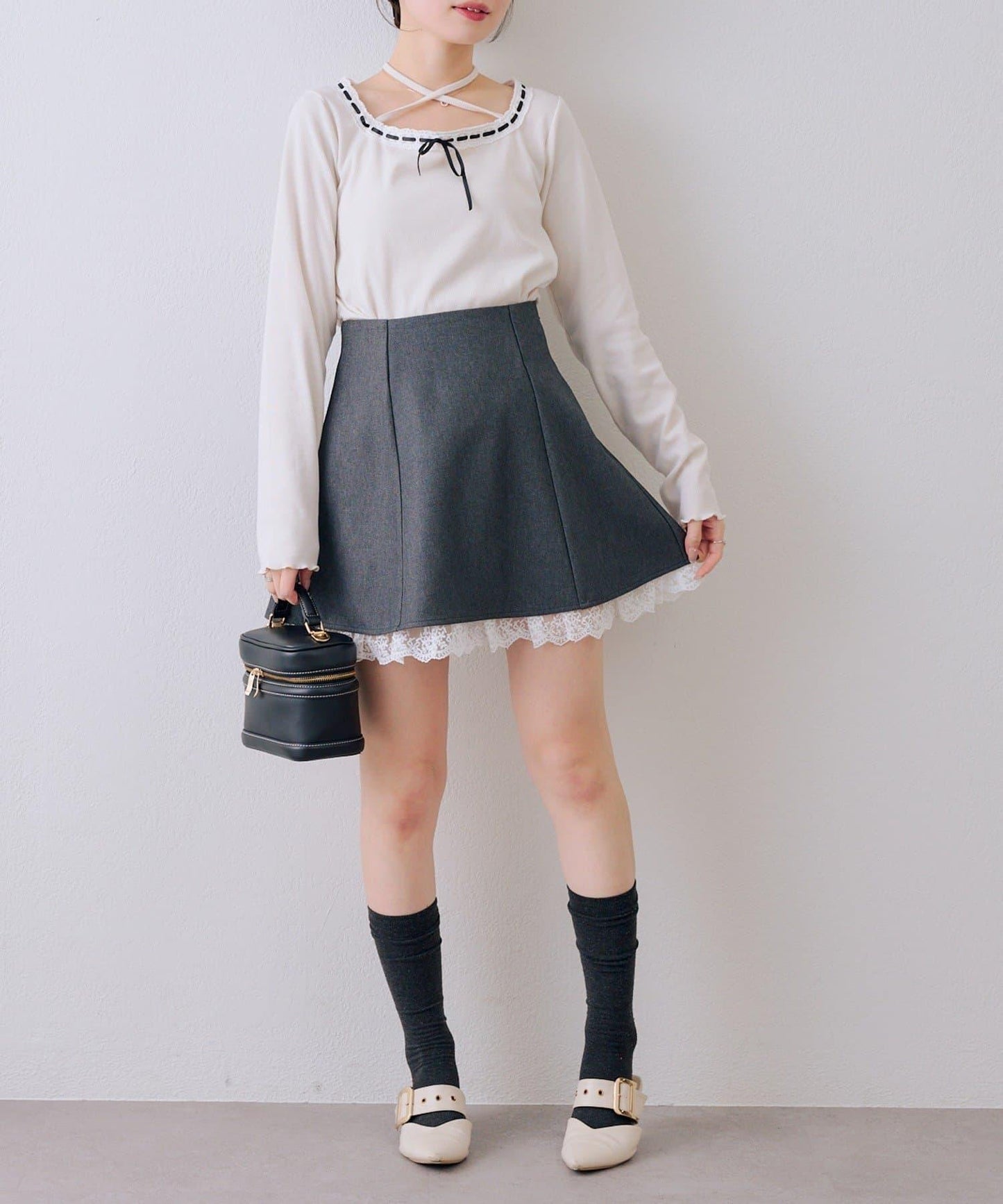 下襬蕾絲迷你半身裙