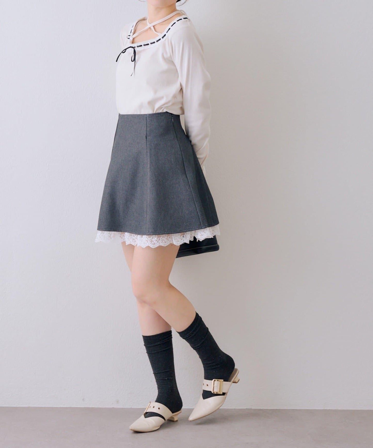 下襬蕾絲迷你半身裙