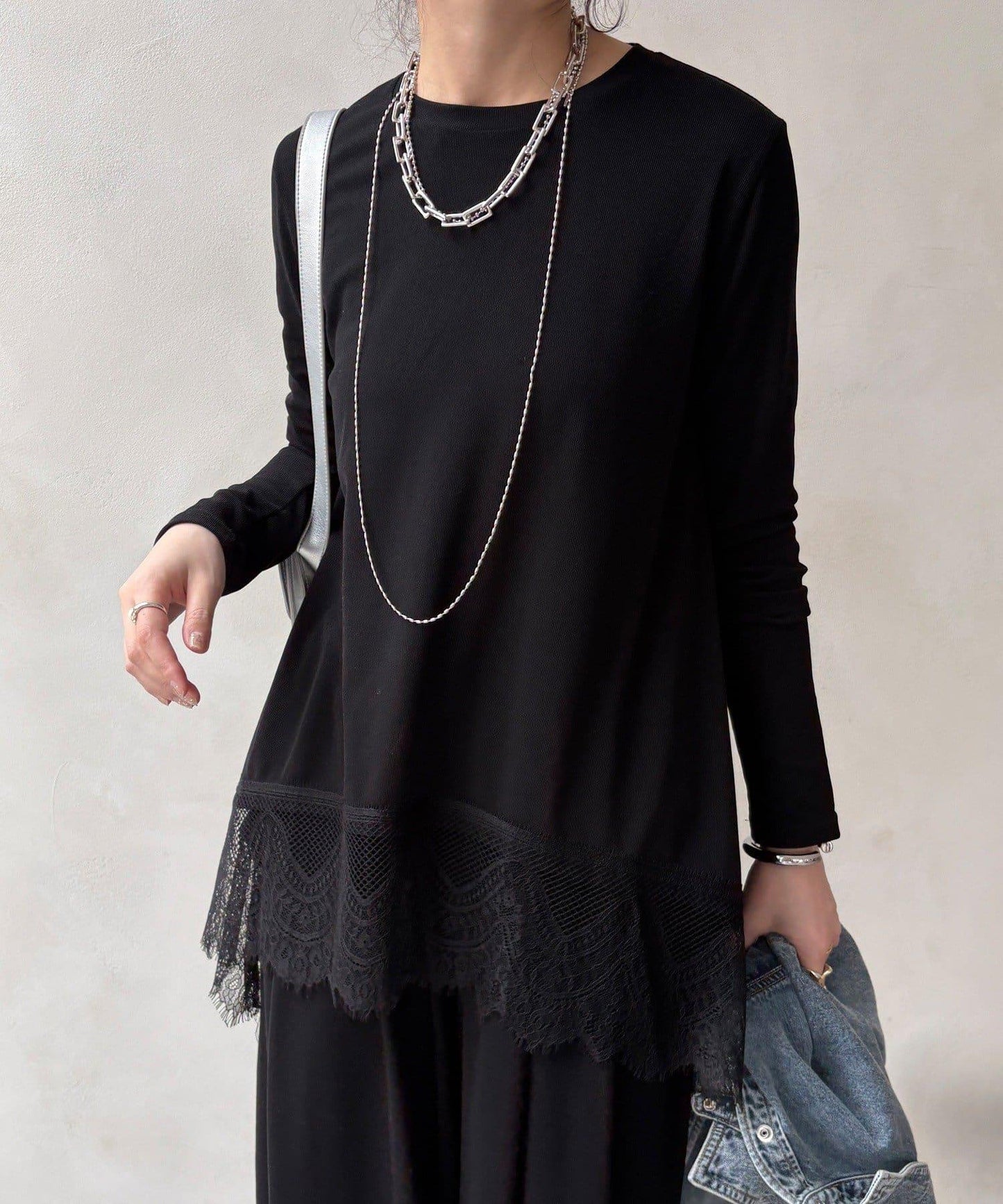 下襬蕾絲設計上衣