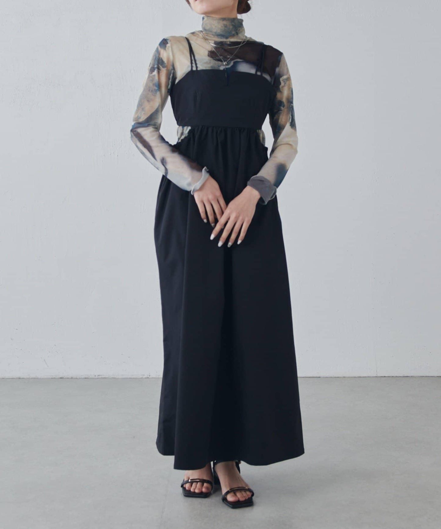 腰部拼接褶皺吊帶連衣裙