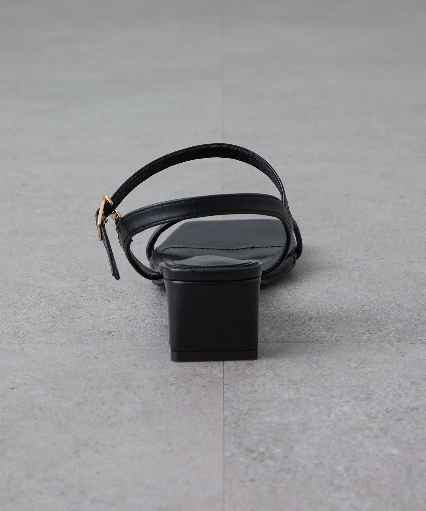 腳踝綁帶設計涼鞋