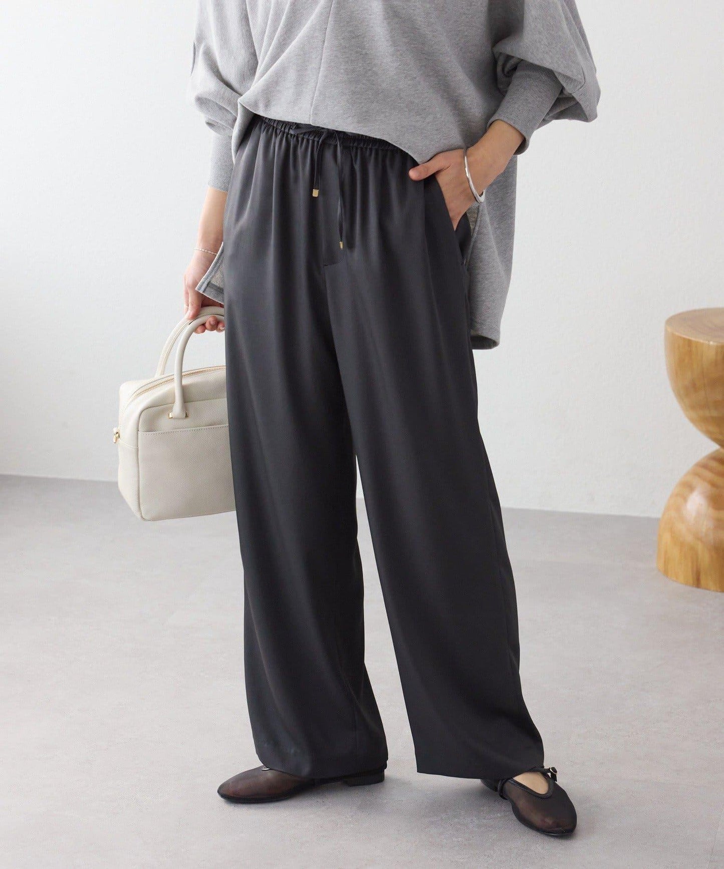 光澤緞面斜紋休閒褲