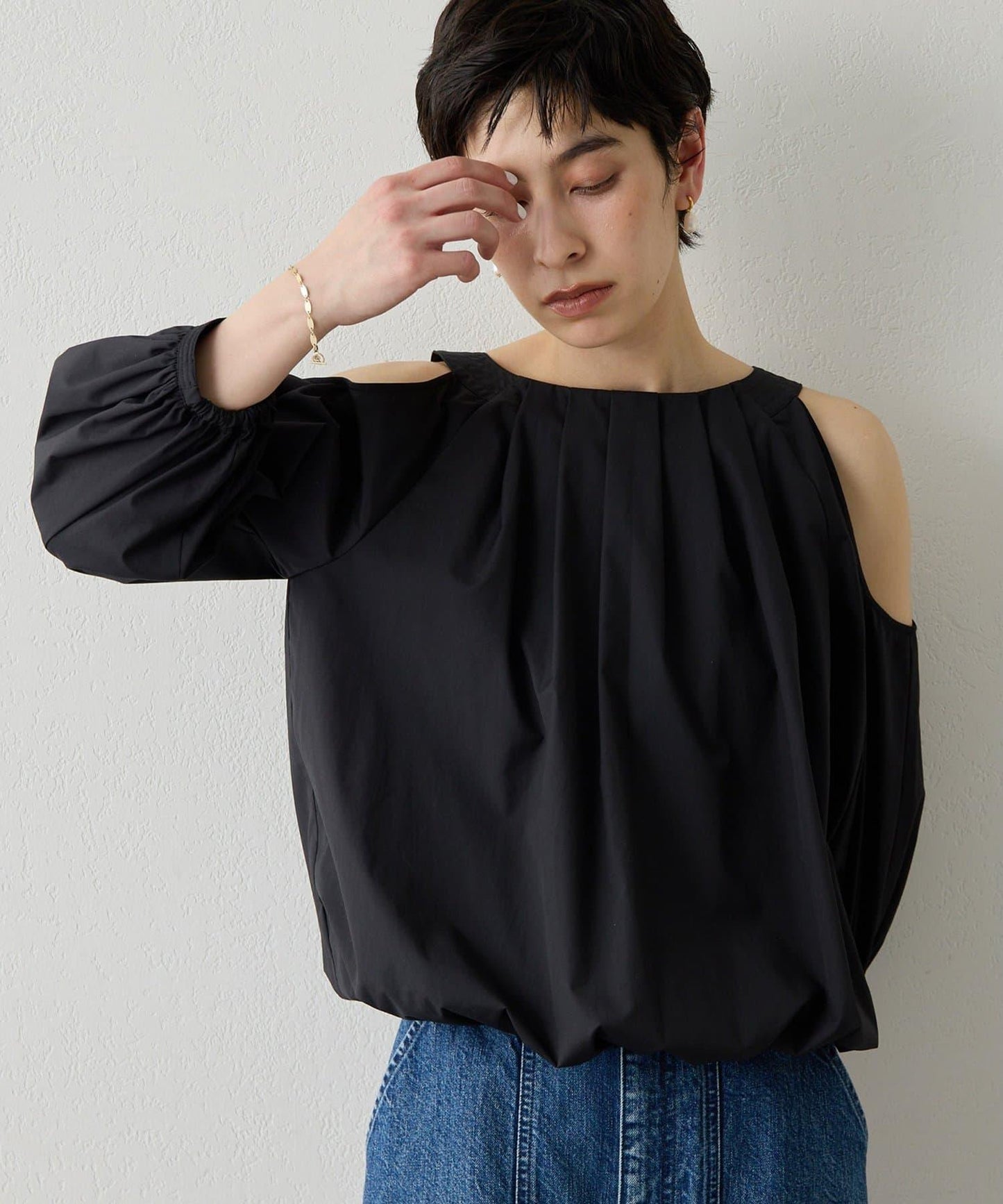 THE PAUSE 露肩設計襯衫