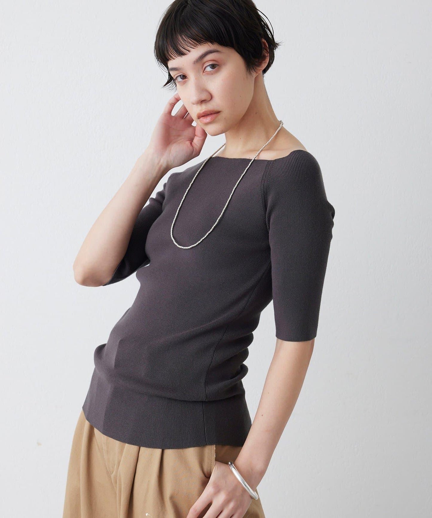 THE PAUSE 露肩半袖套頭上衣