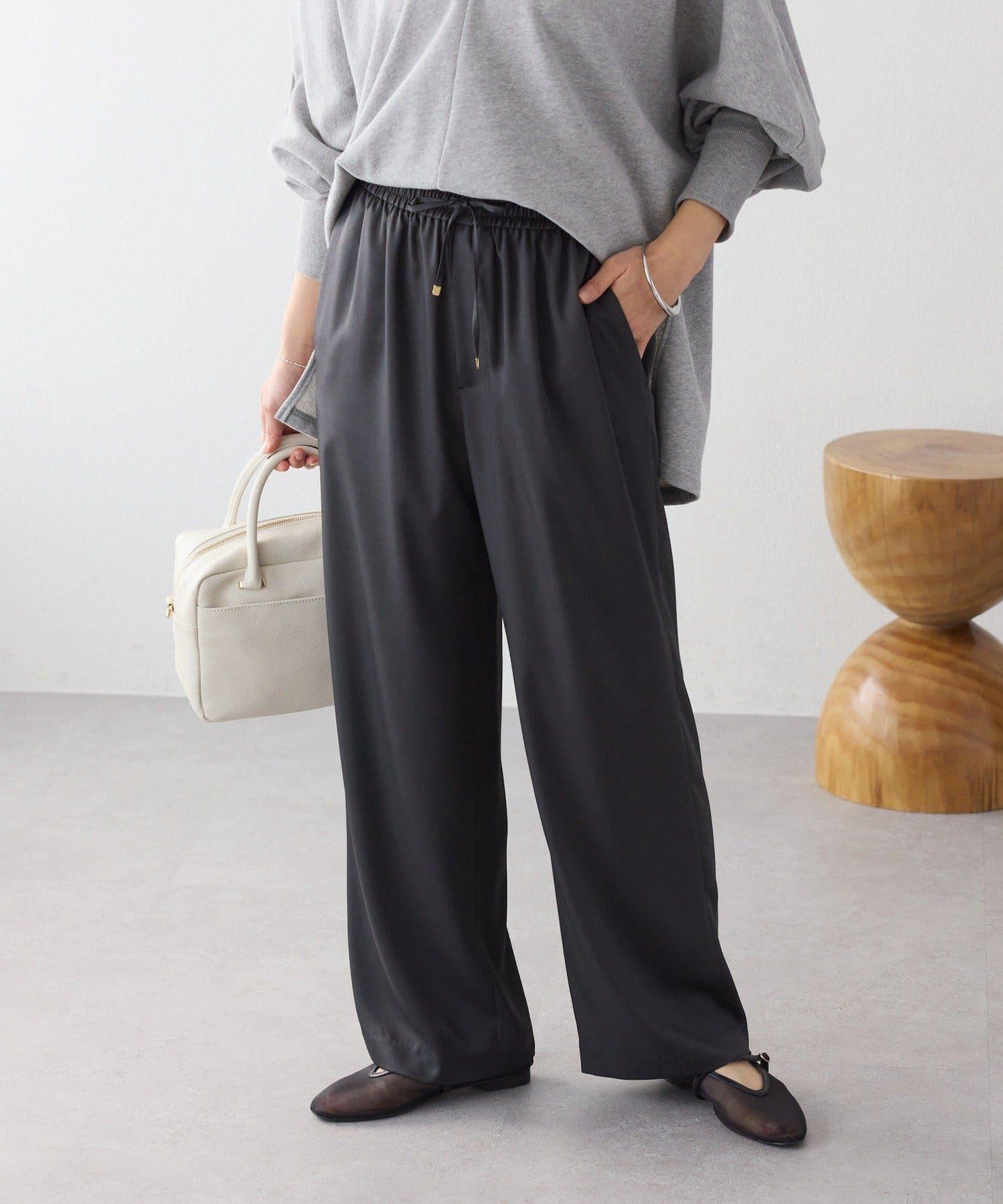 光澤緞面斜紋休閒褲