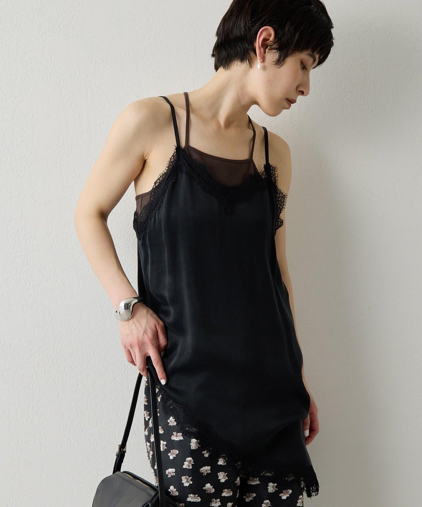 THE PAUSE 蕾絲鑲邊吊帶上衣