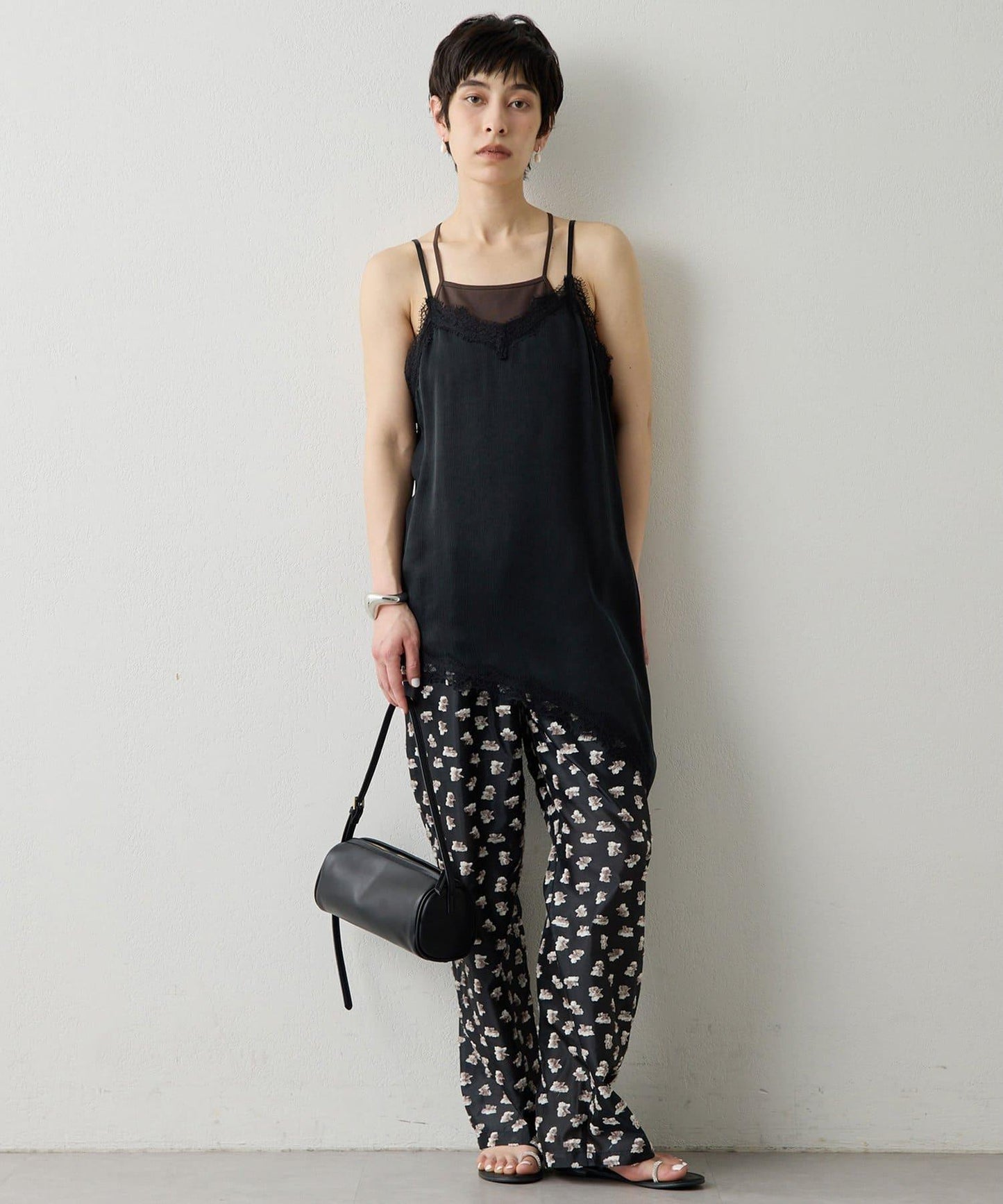 THE PAUSE 蕾絲鑲邊吊帶上衣