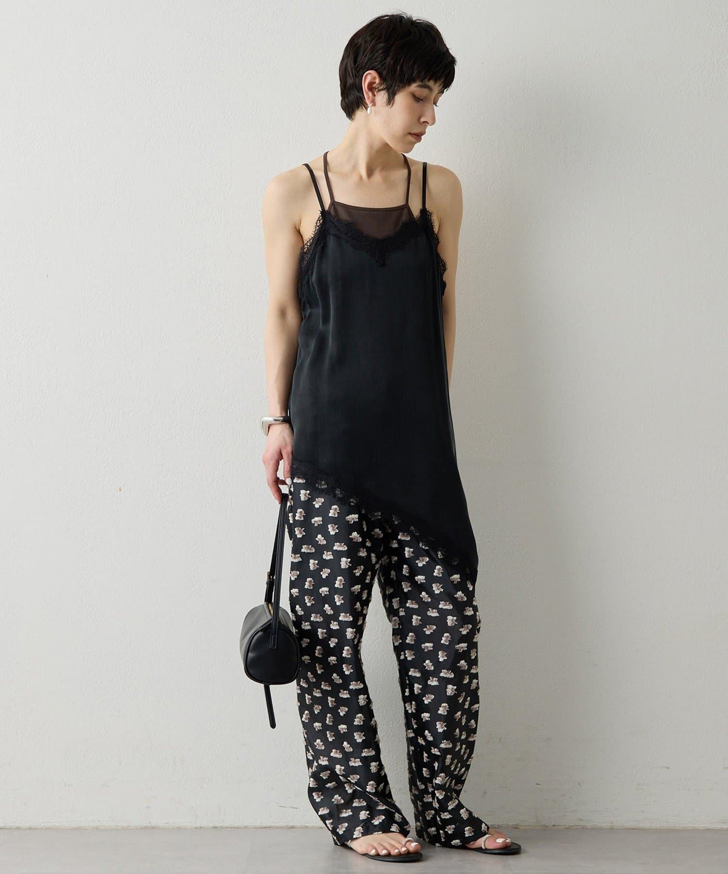 THE PAUSE 蕾絲鑲邊吊帶上衣