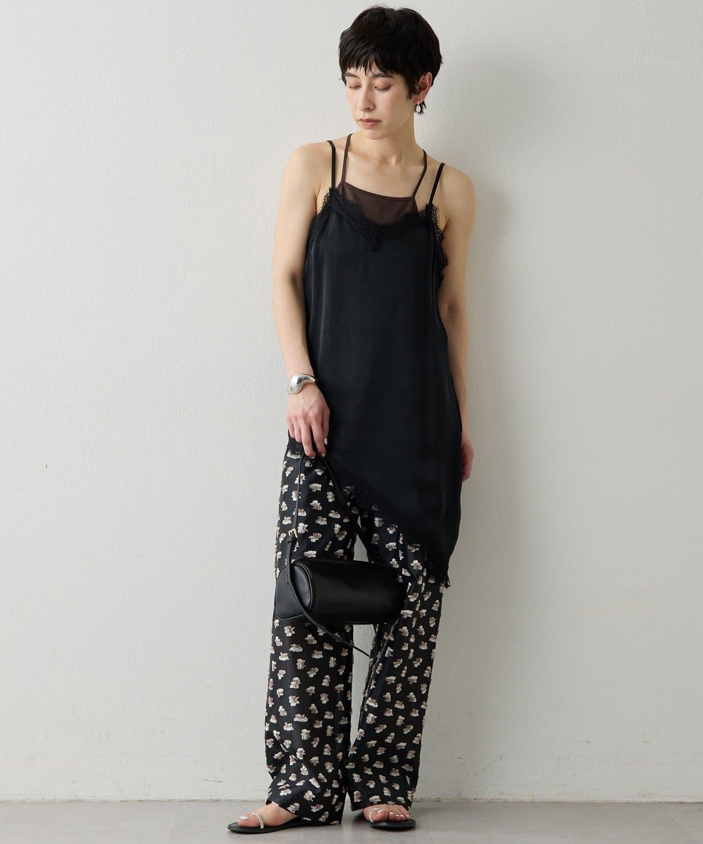 THE PAUSE 蕾絲鑲邊吊帶上衣