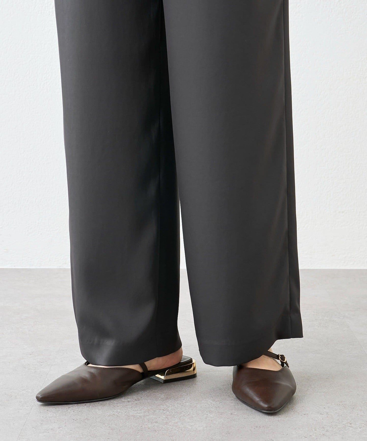 光澤緞面斜紋休閒褲