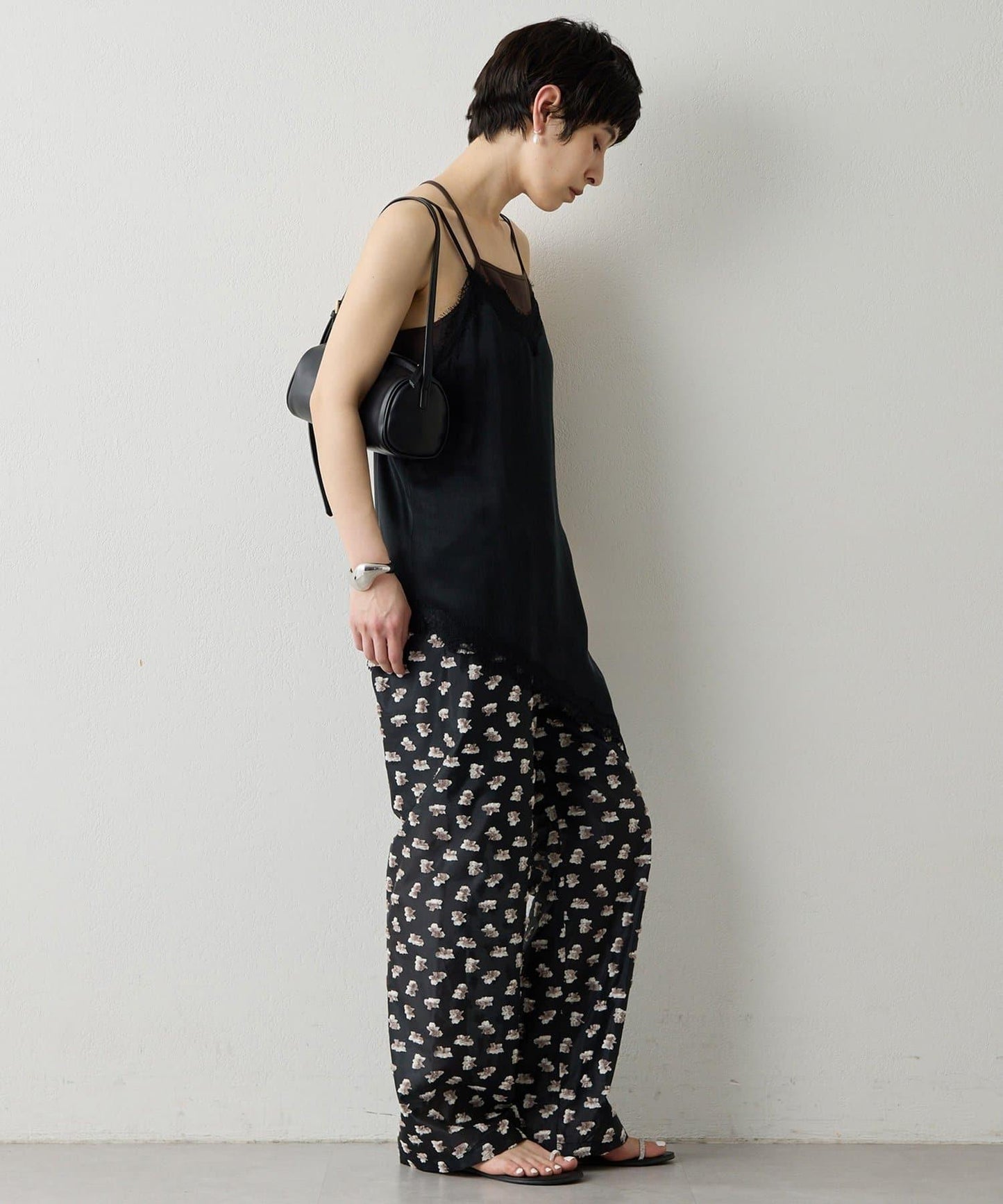 THE PAUSE 蕾絲鑲邊吊帶上衣