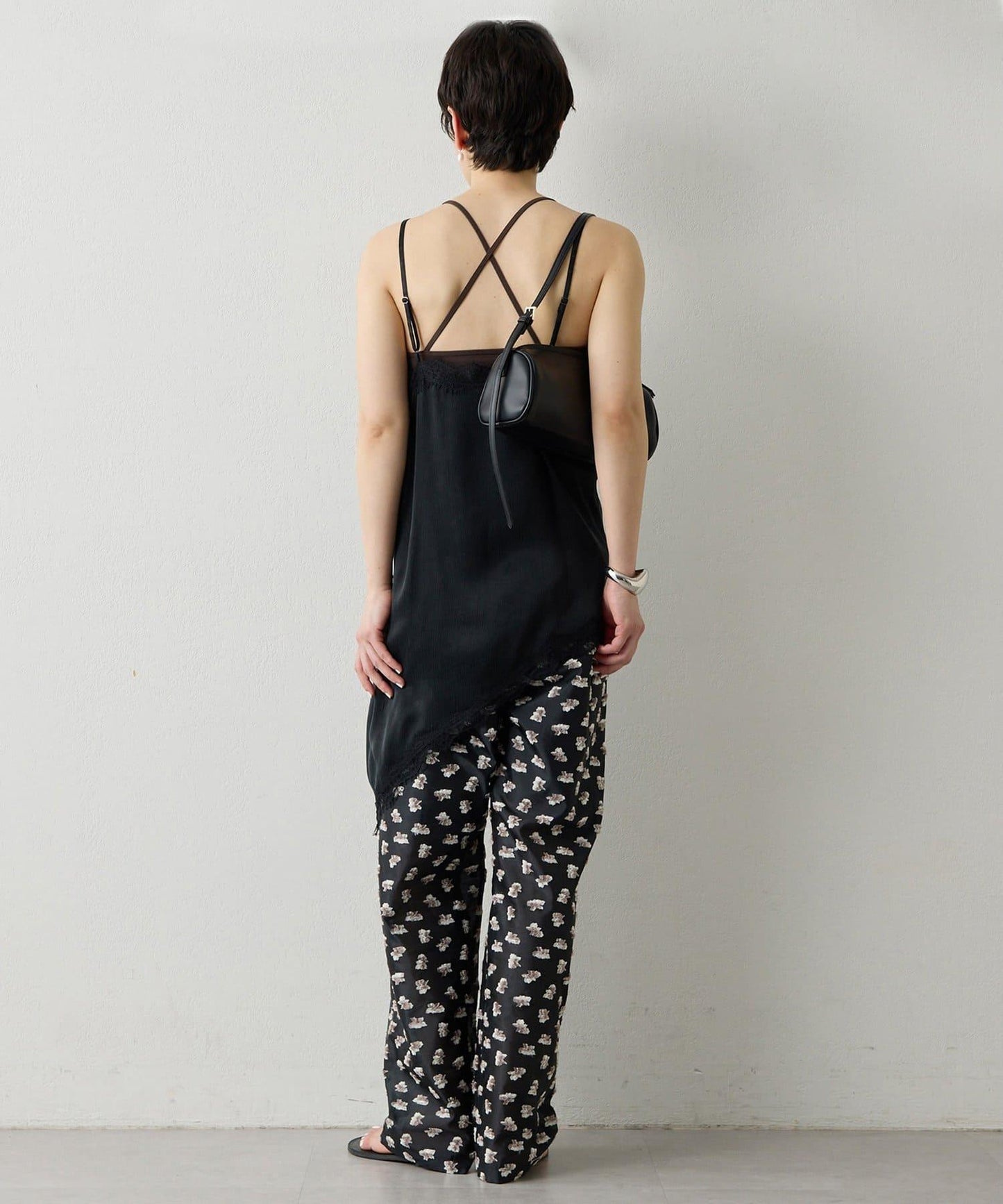 THE PAUSE 蕾絲鑲邊吊帶上衣