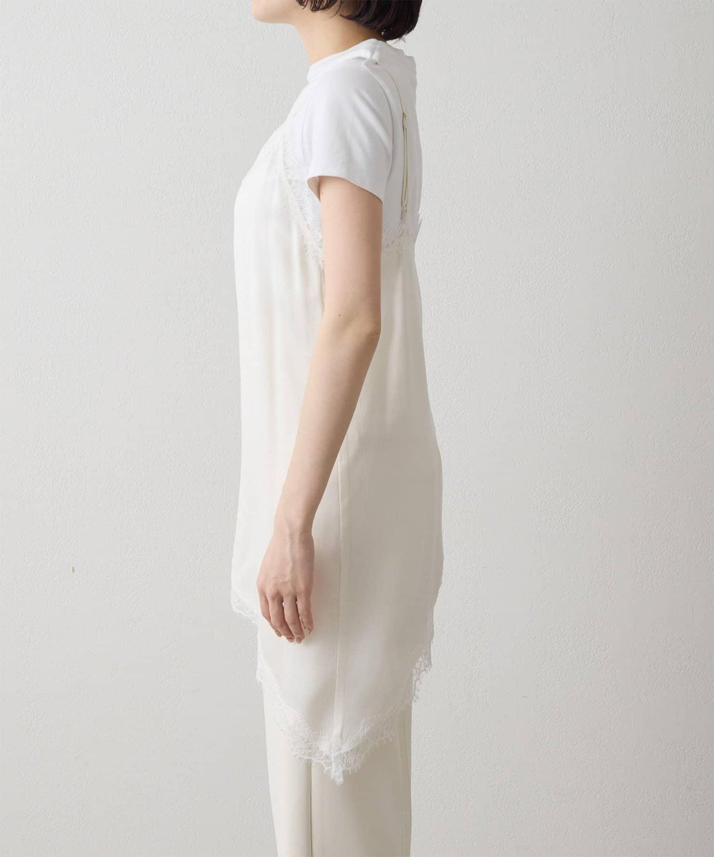 THE PAUSE 蕾絲鑲邊吊帶上衣