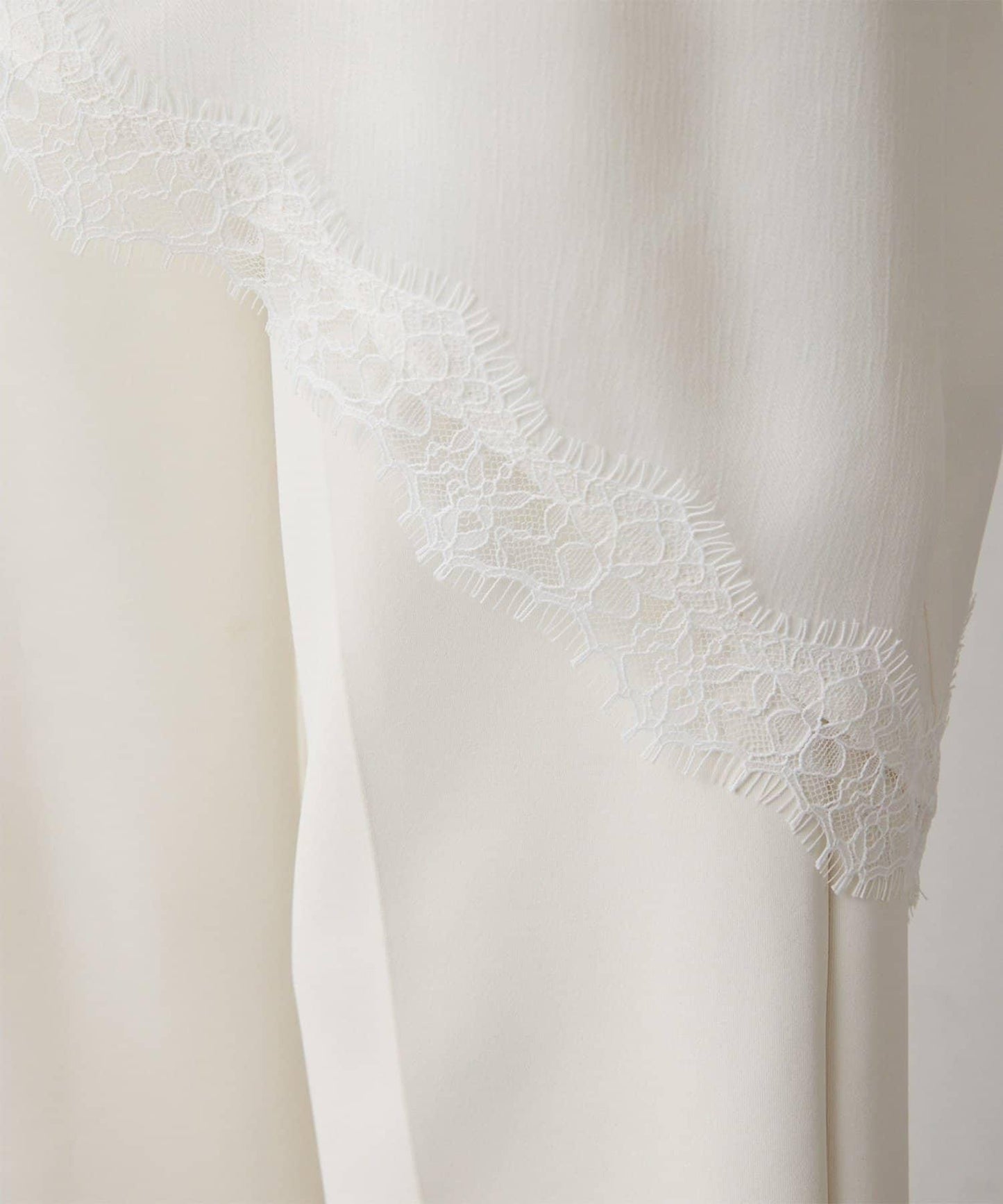 THE PAUSE 蕾絲鑲邊吊帶上衣