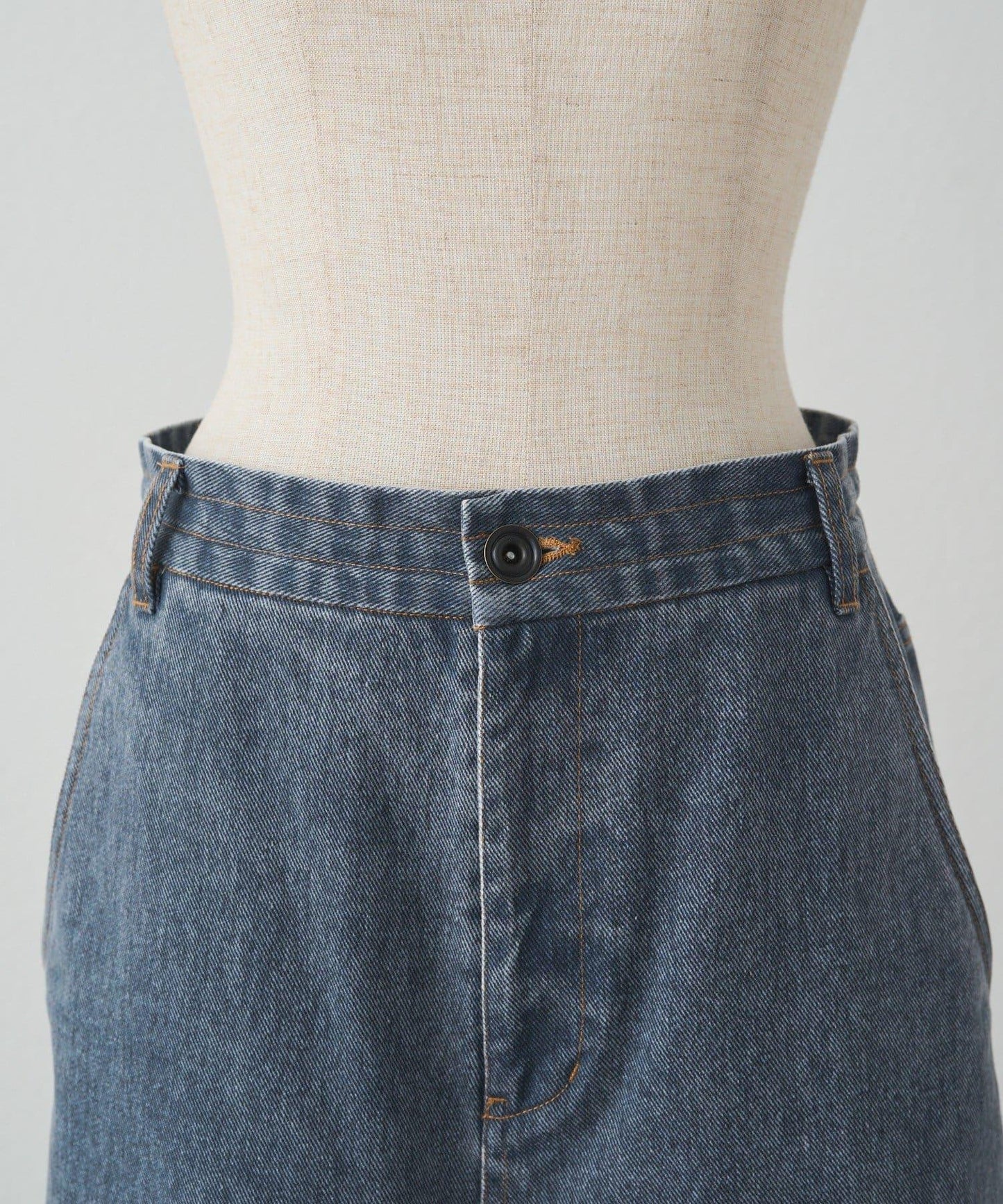 卡其斜紋寬鬆直筒褲