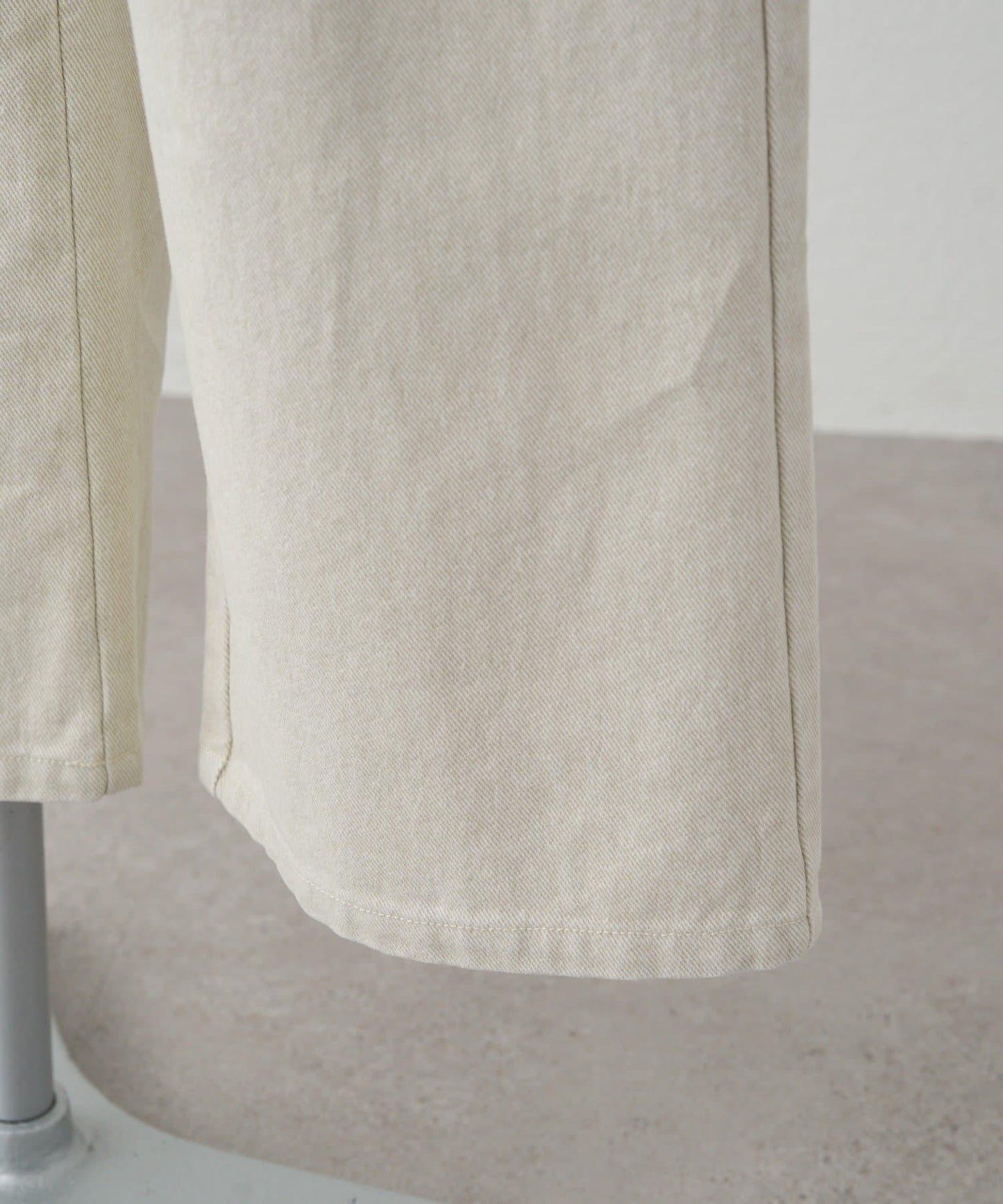 卡其斜紋寬鬆直筒褲