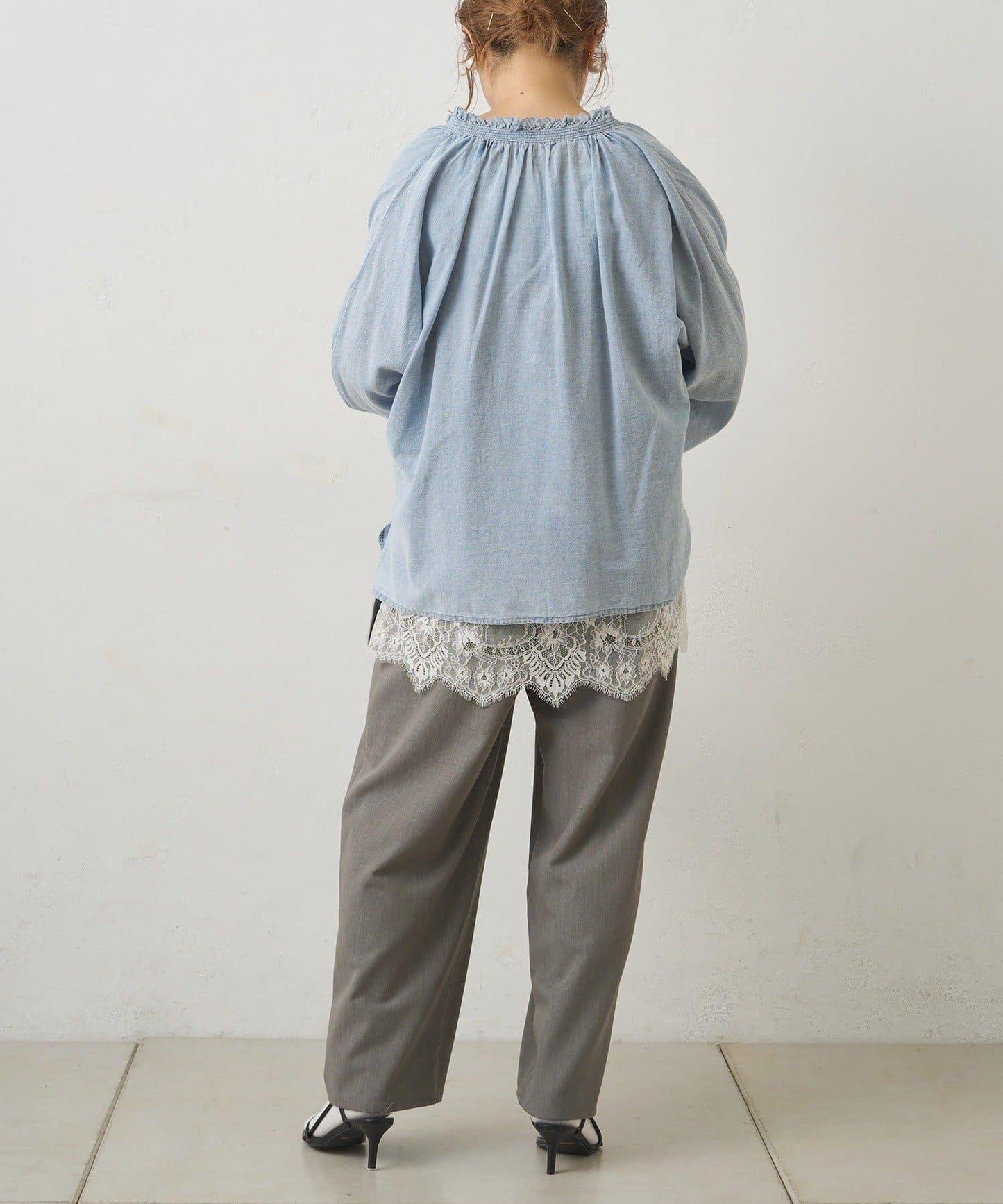 領口荷葉邊輕透牛仔襯衫