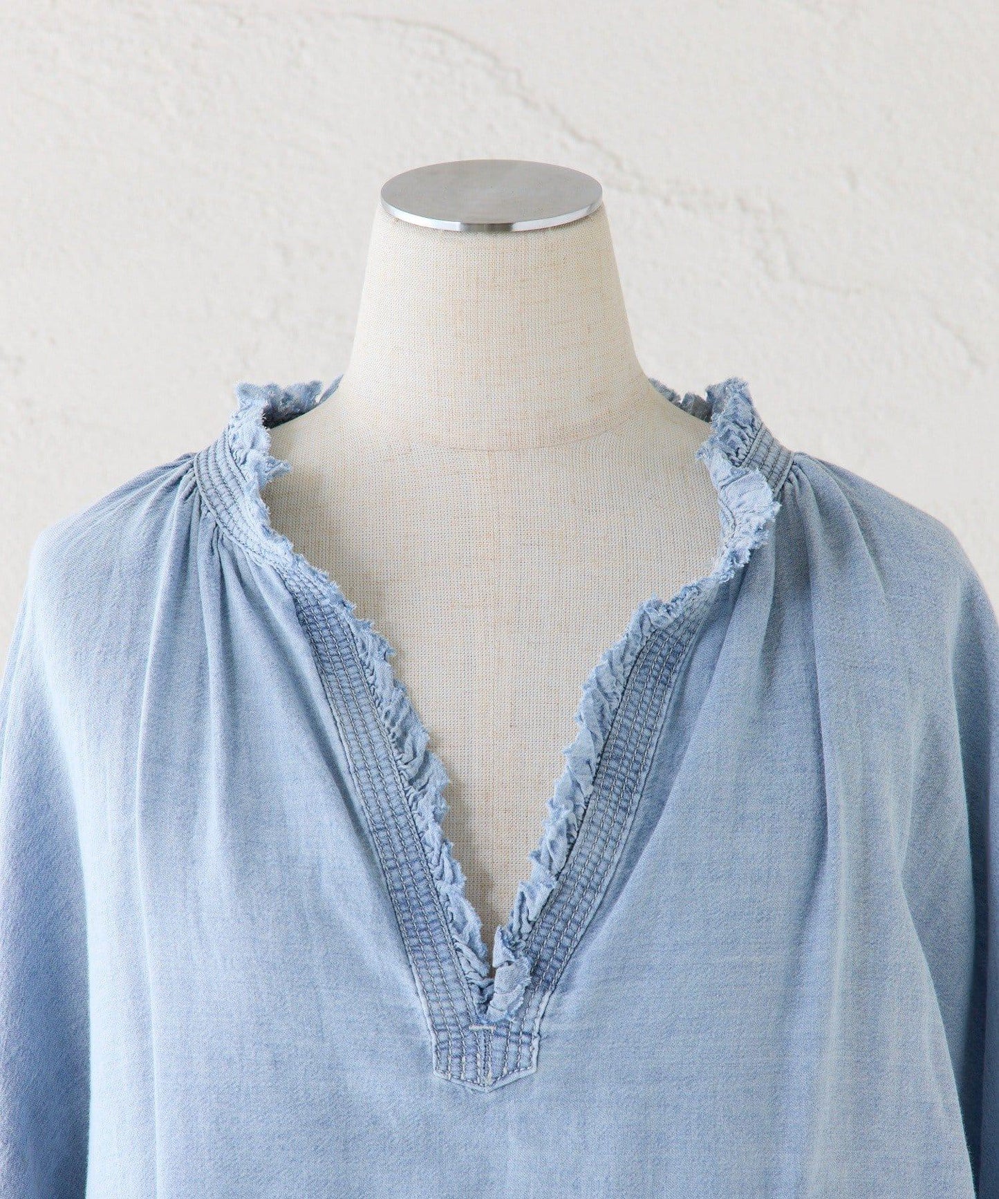 領口荷葉邊輕透牛仔襯衫