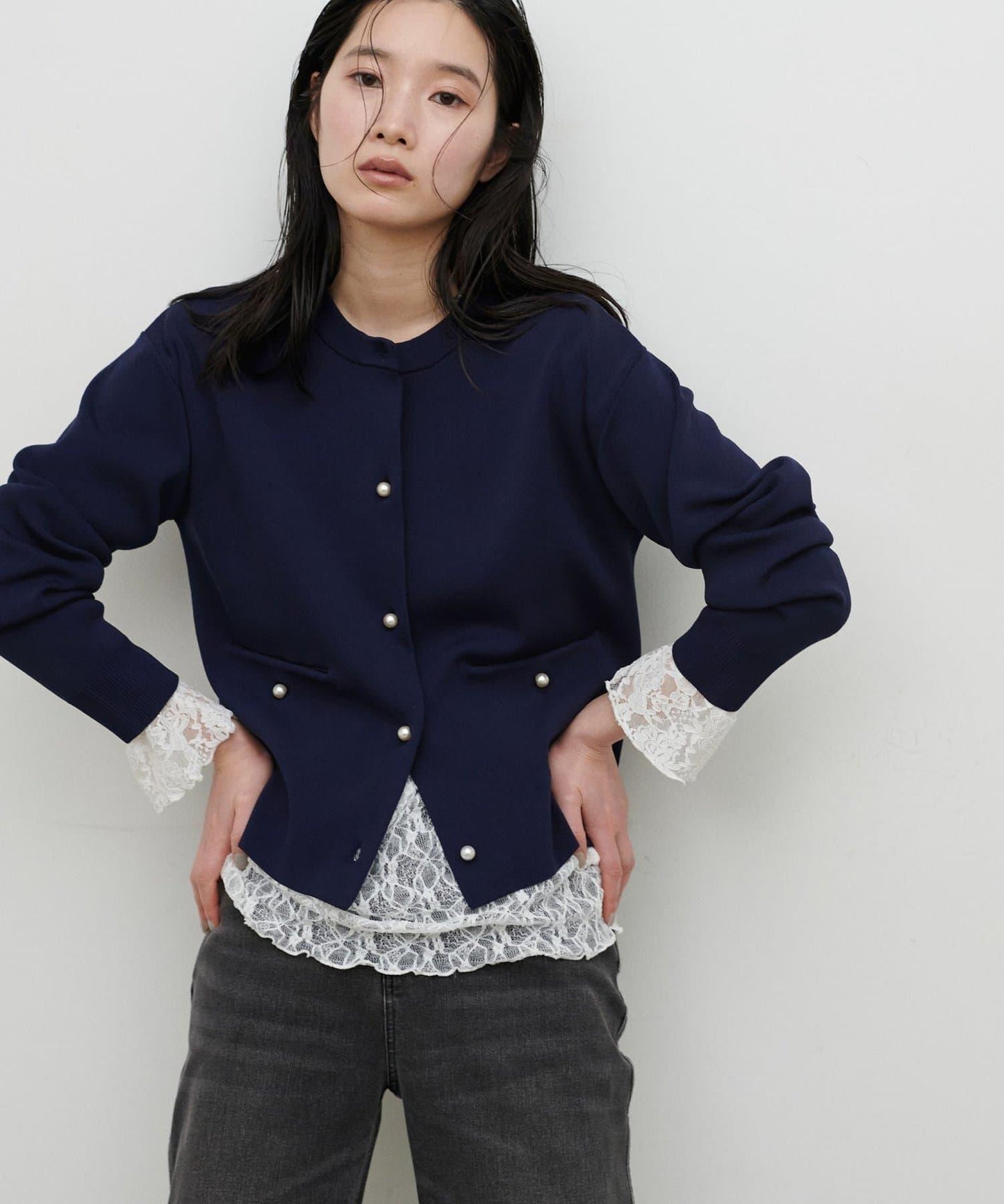 簡約風短款珍珠釦針織開衫