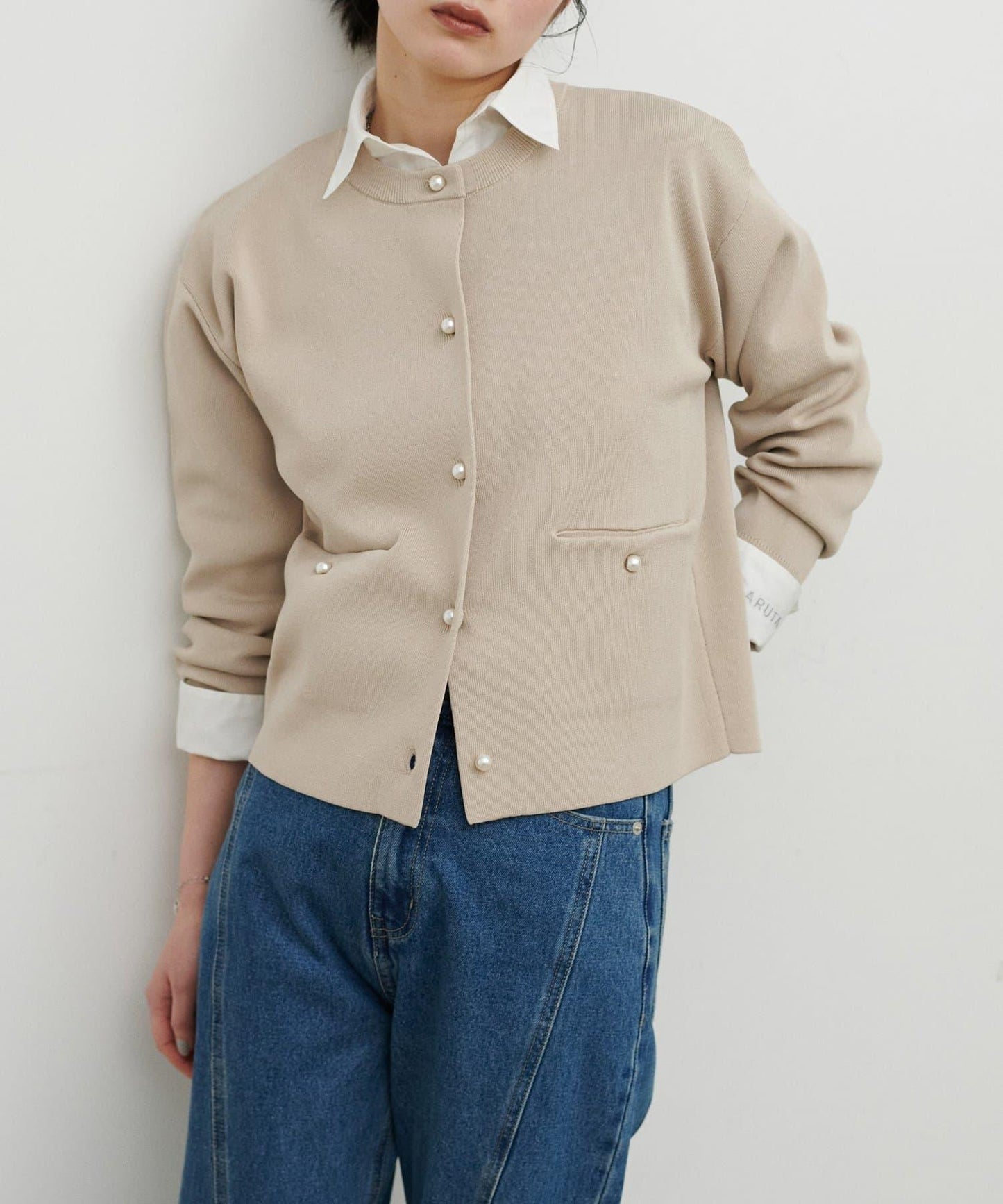 簡約風短款珍珠釦針織開衫