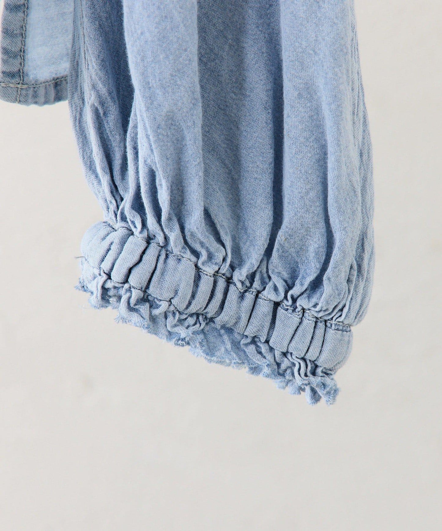 領口荷葉邊輕透牛仔襯衫