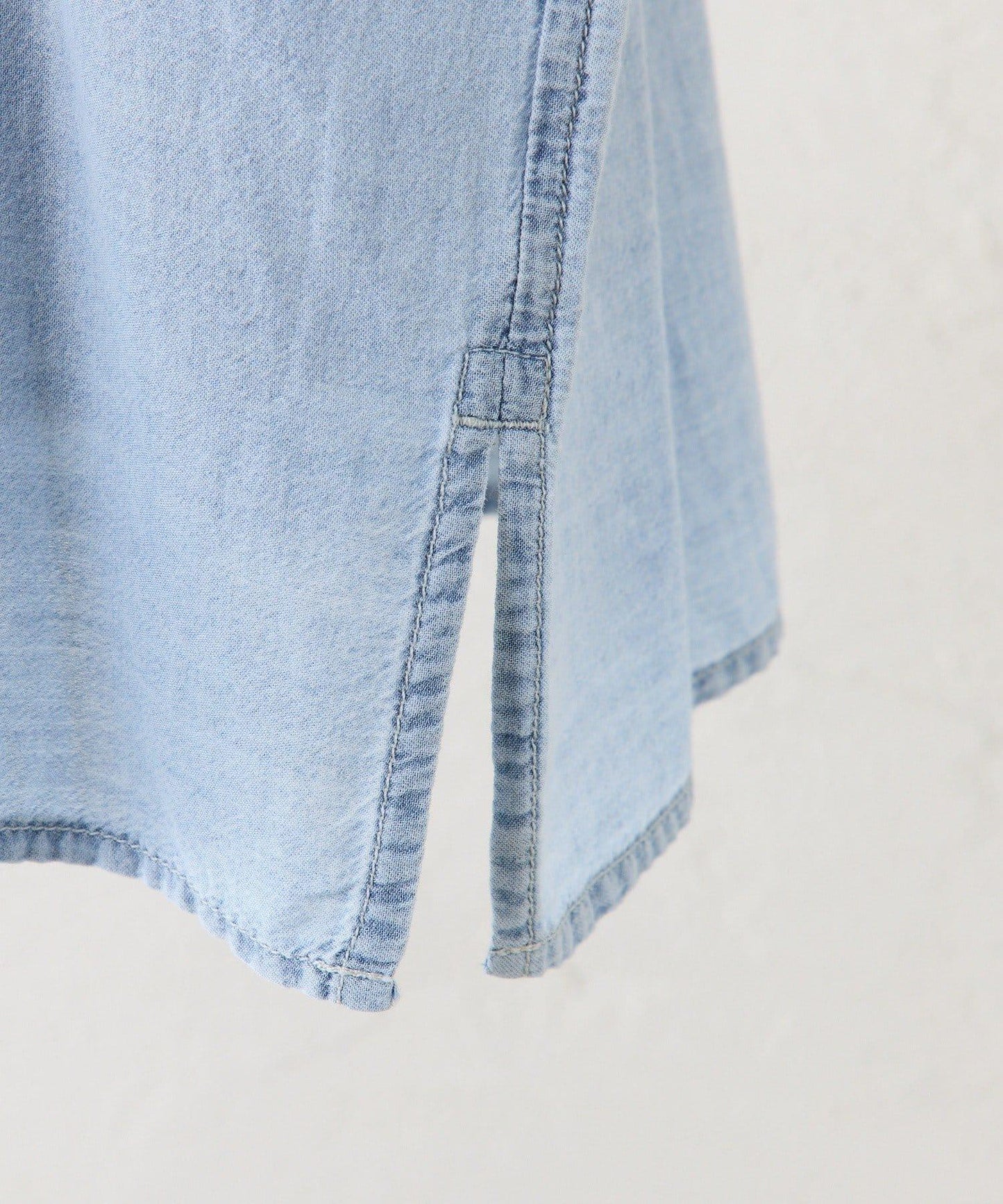 領口荷葉邊輕透牛仔襯衫