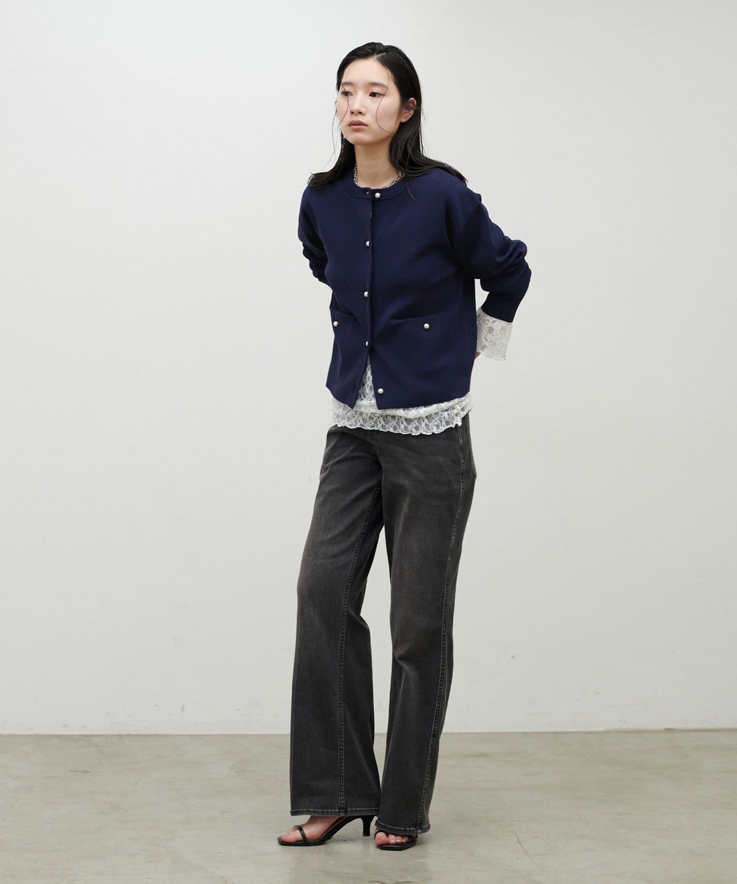 簡約風短款珍珠釦針織開衫