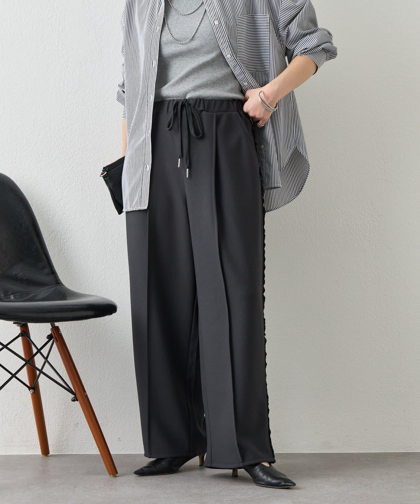 側邊蕾絲拼接 褲子