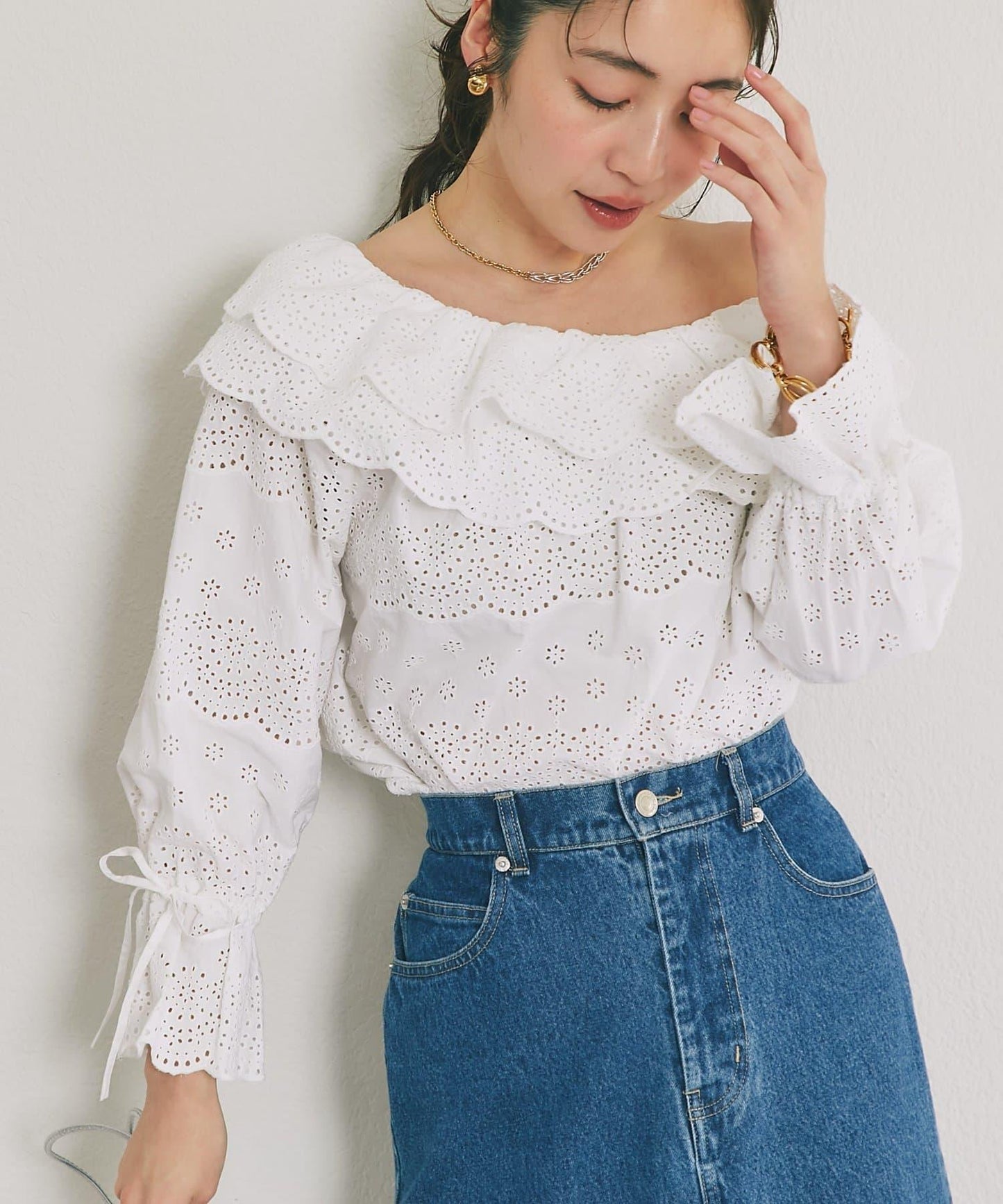 扇貝邊蕾絲單肩上衣