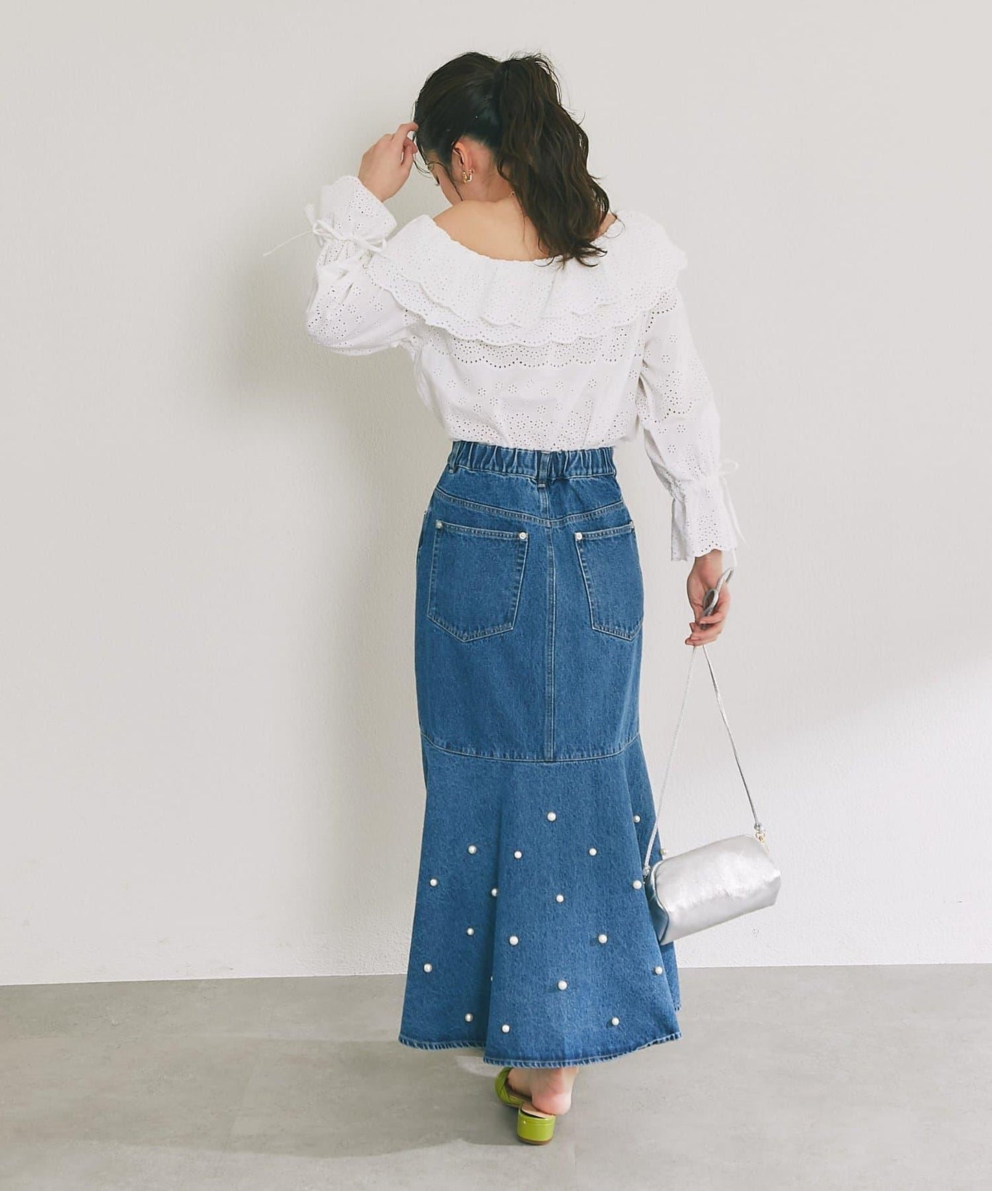 扇貝邊蕾絲單肩上衣