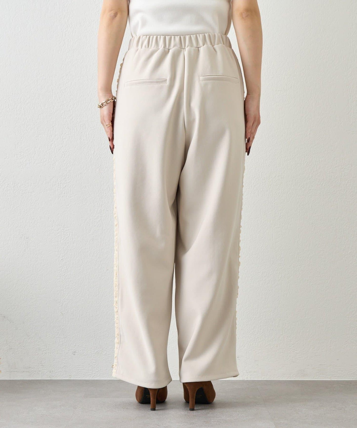 側邊蕾絲拼接 褲子