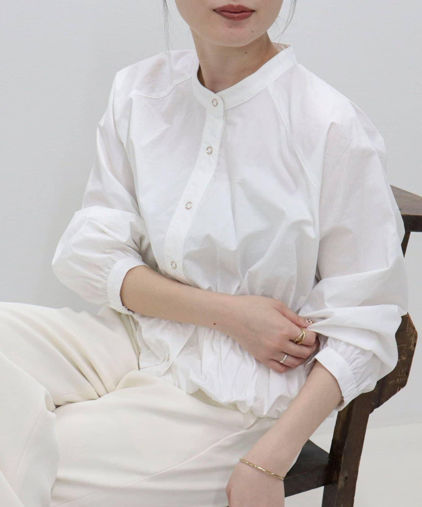 短款泡泡袖前開襟襯衫