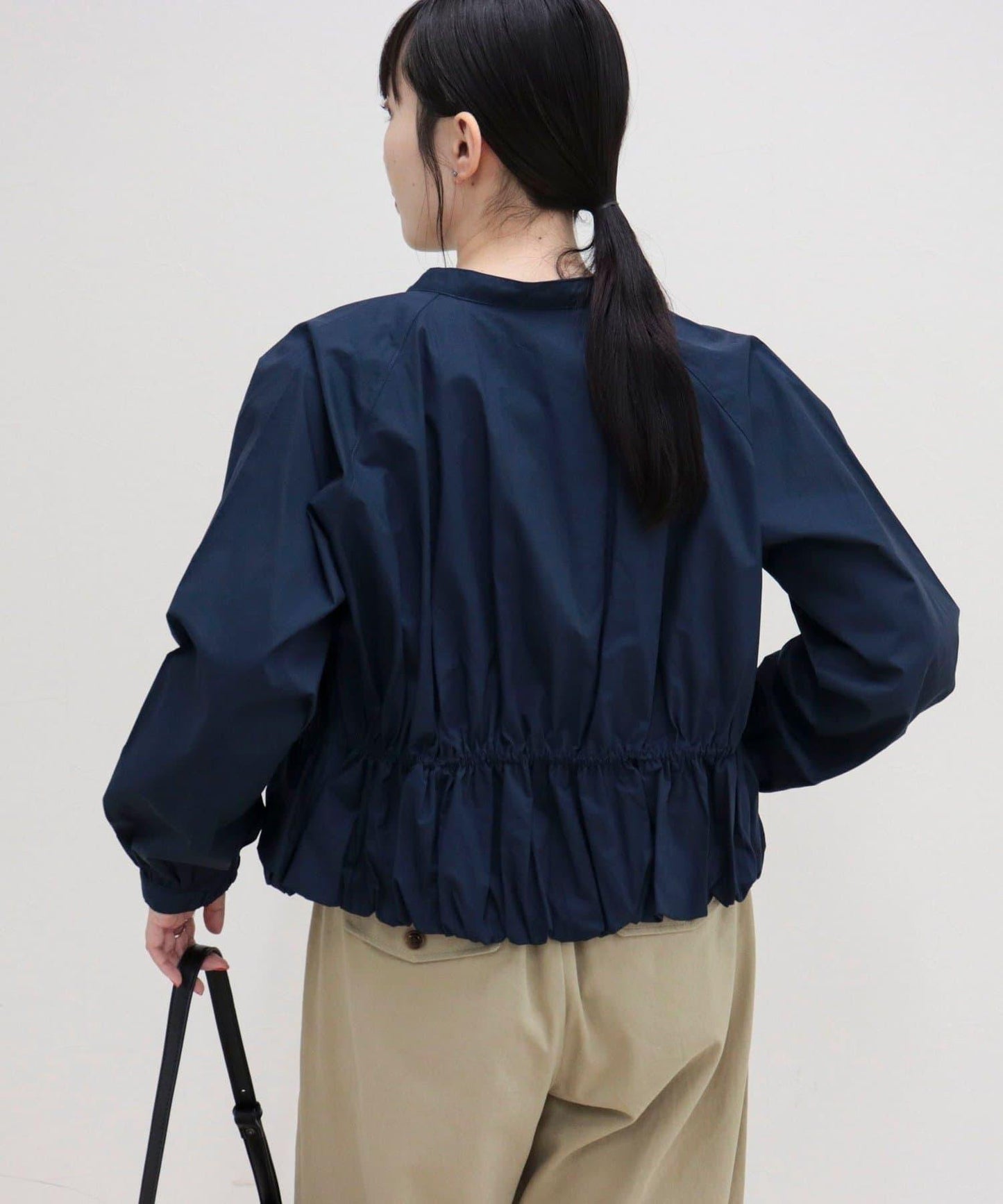 短款泡泡袖前開襟襯衫