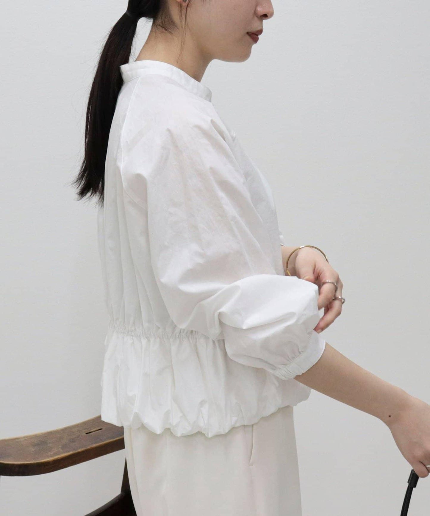 短款泡泡袖前開襟襯衫