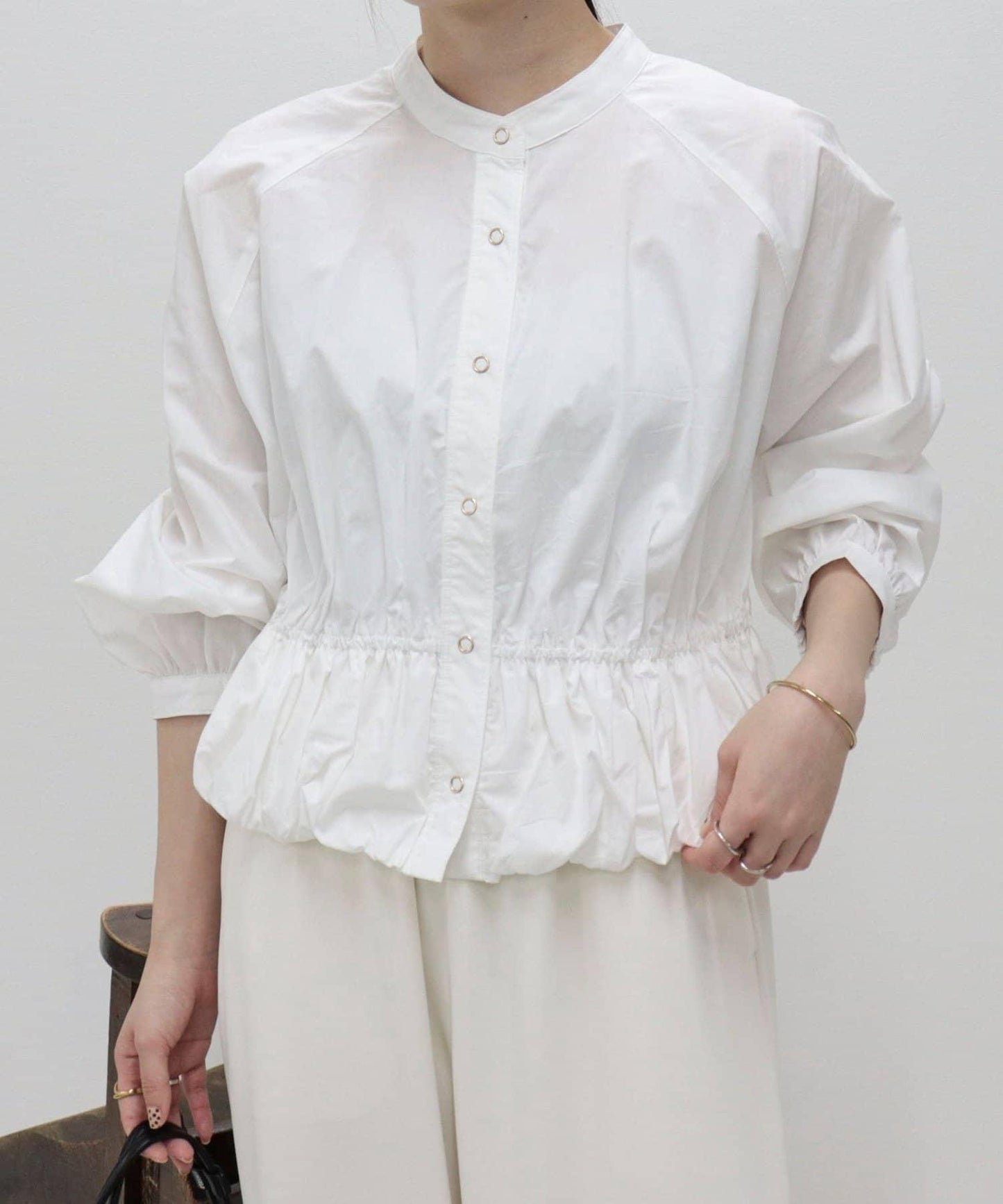 短款泡泡袖前開襟襯衫