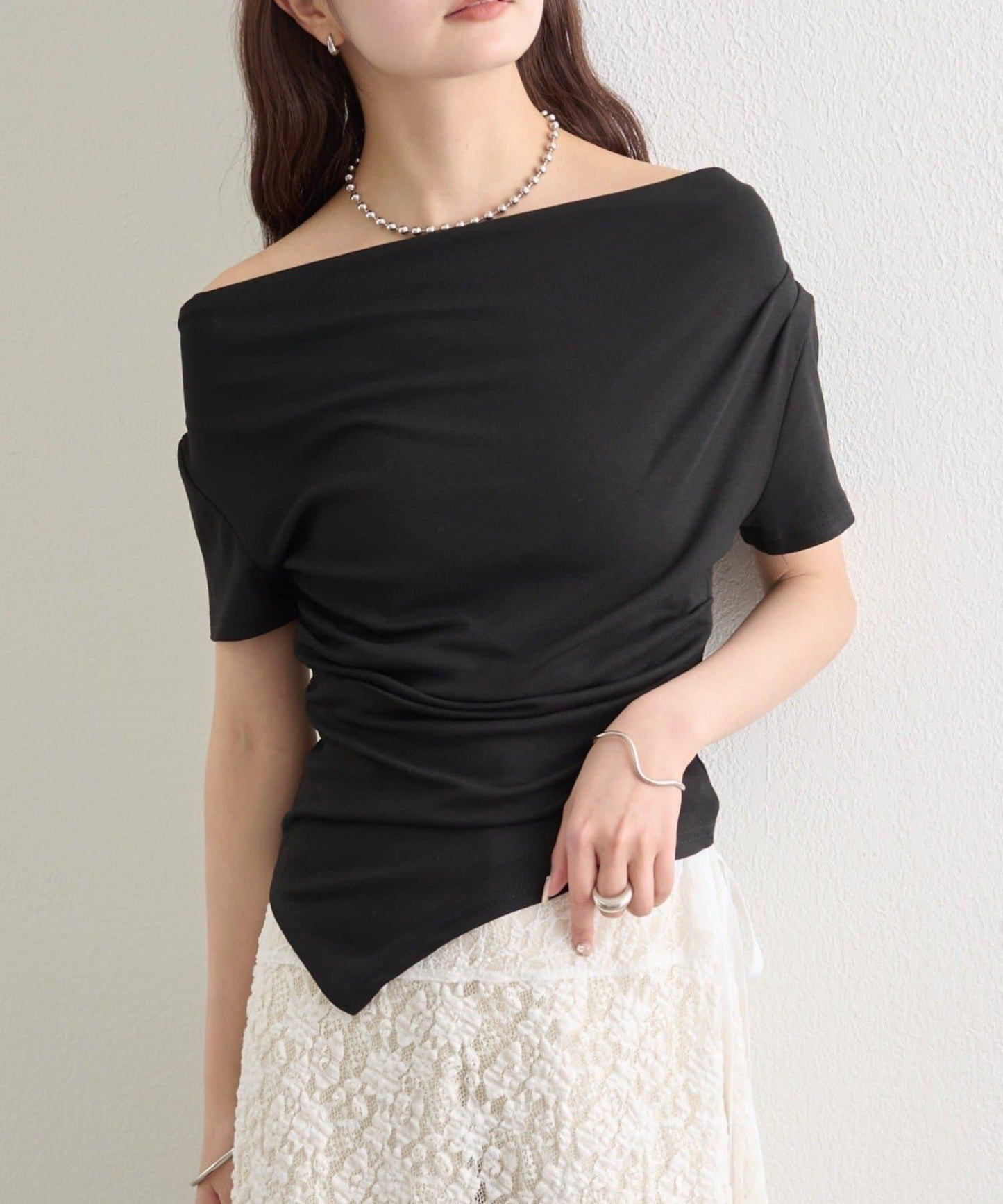 側褶扭結設計 彈力面料 T恤