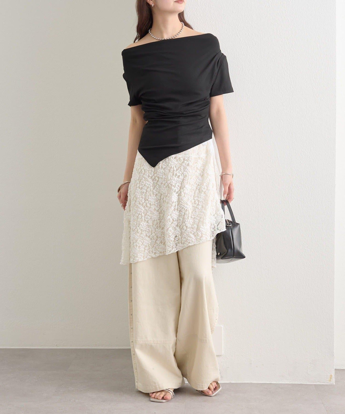 側褶扭結設計 彈力面料 T恤