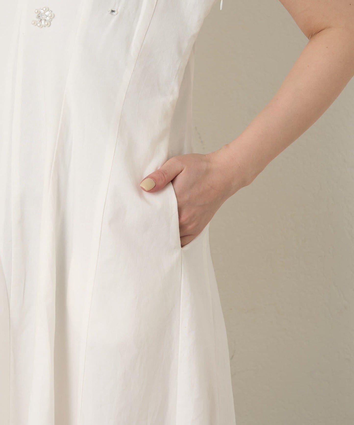 寶石裝飾吊帶連衣裙