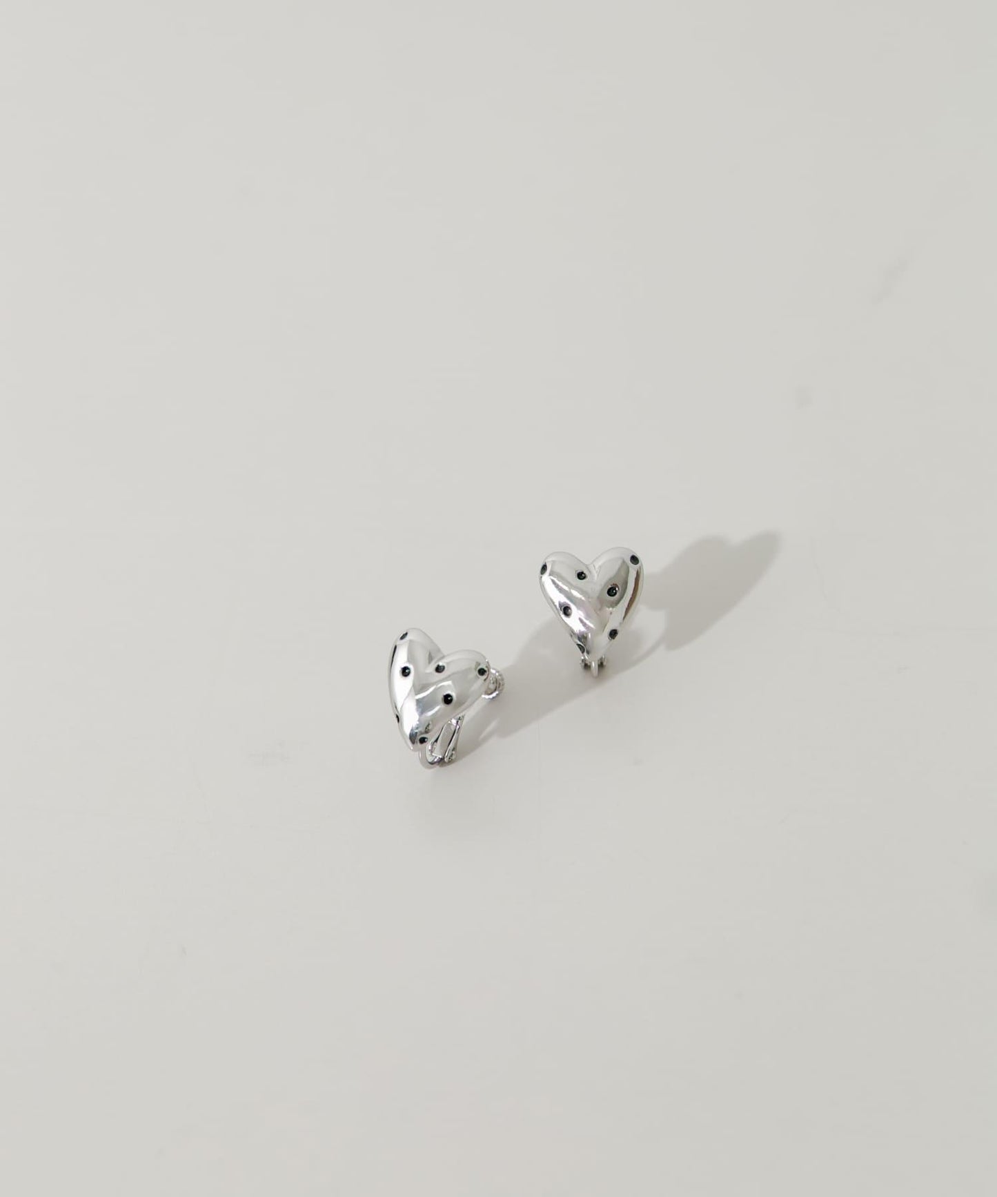 圓點金屬愛心 耳夾