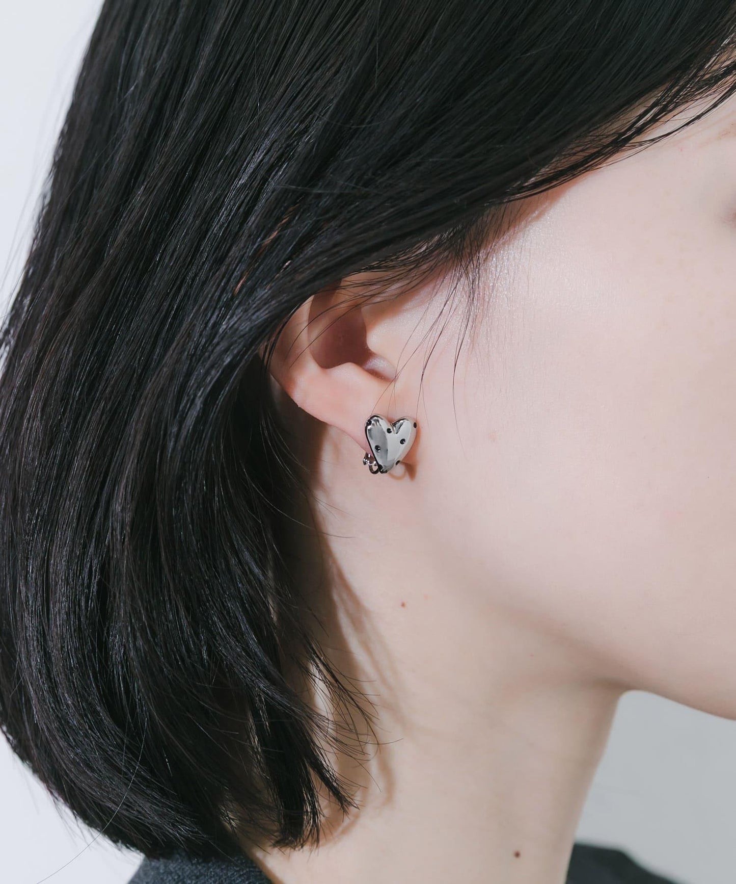 圓點金屬愛心 耳夾