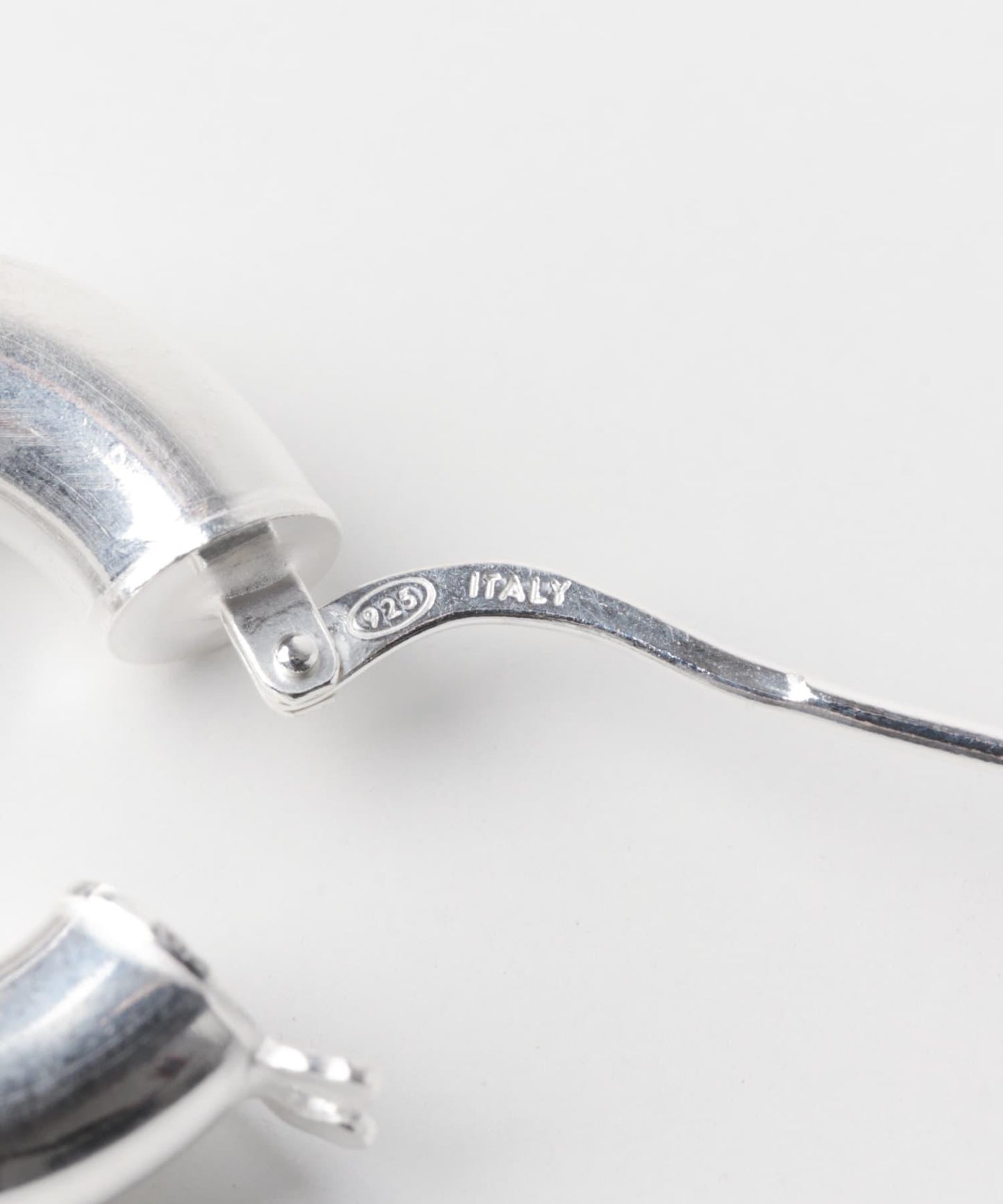 Sophie Buhai TINY EVERYDAY HOOPS 小巧日常圓環耳環