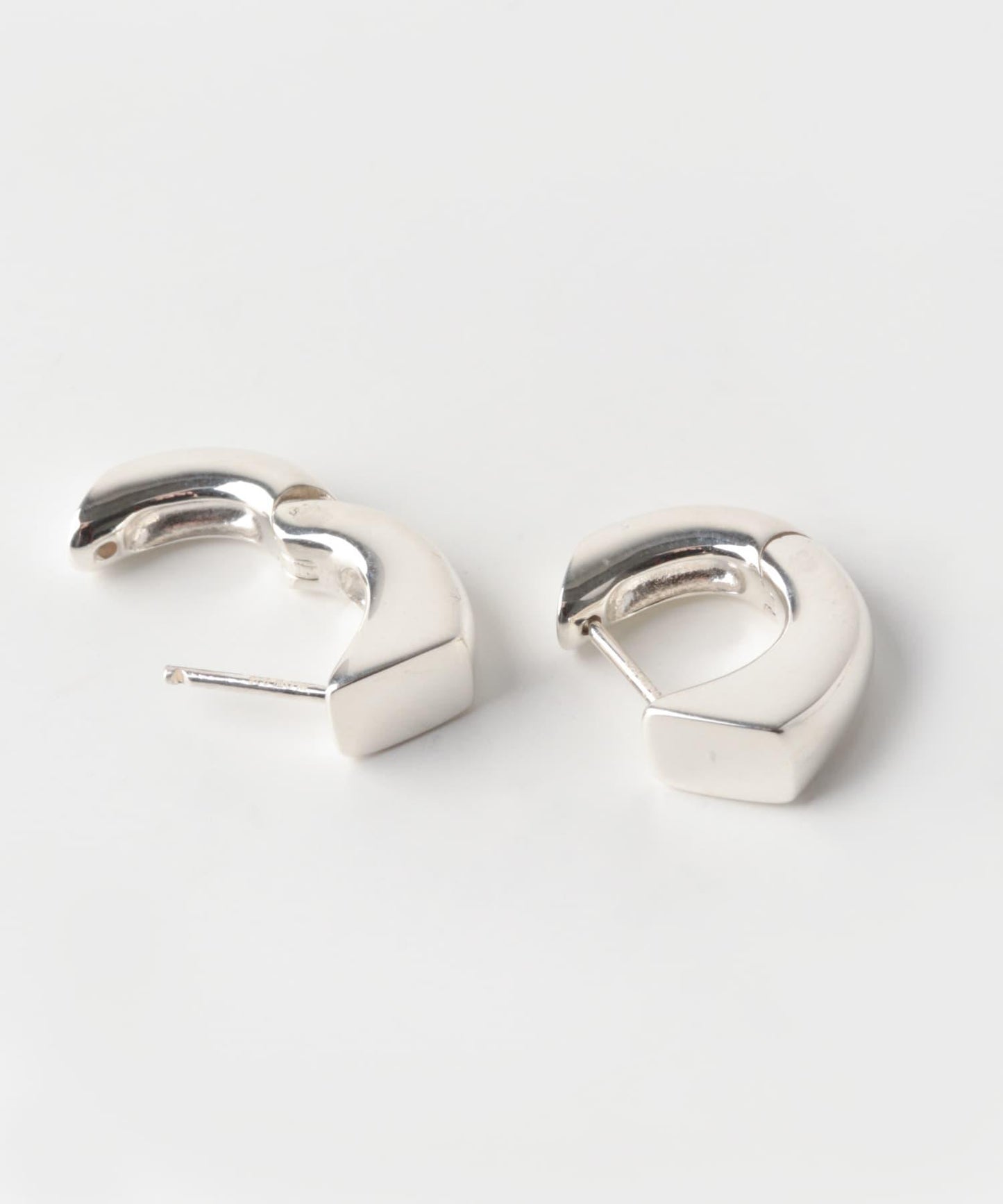 PLOW 馬蹄蓮造型 耳環