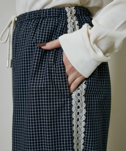 蕾絲線條設計 休閒褲