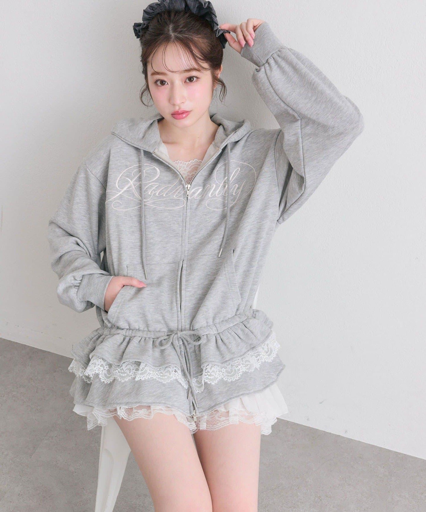 下襬荷葉邊 拉鍊設計 連帽外套