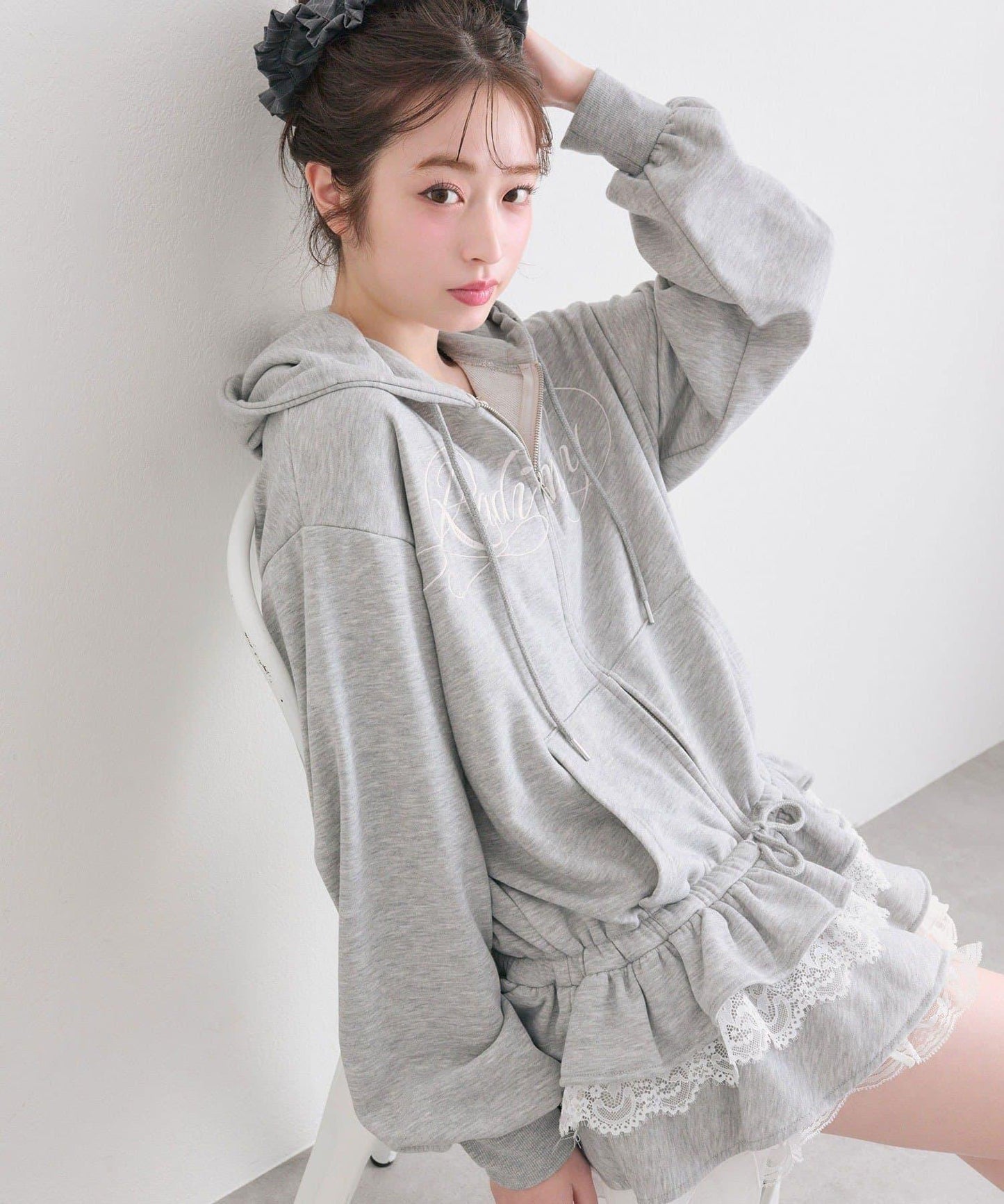 下襬荷葉邊 拉鍊設計 連帽外套