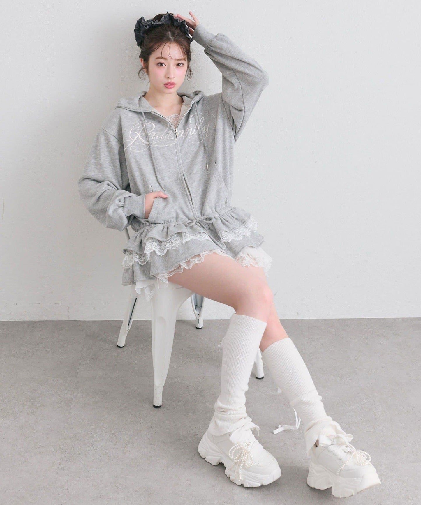 下襬荷葉邊 拉鍊設計 連帽外套