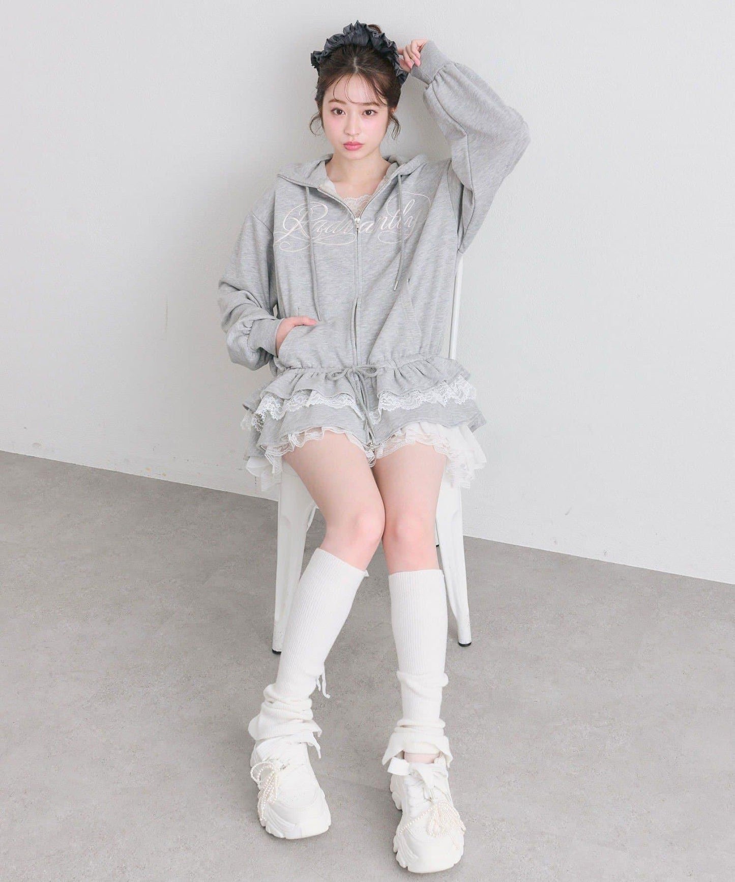 下襬荷葉邊 拉鍊設計 連帽外套