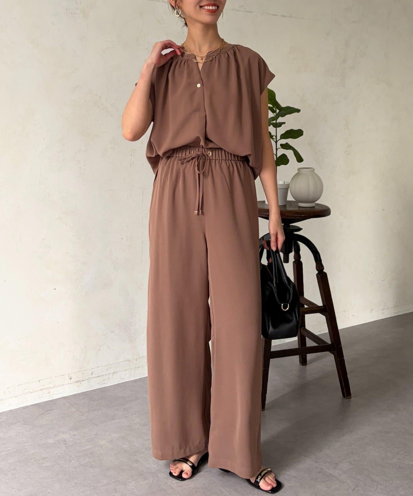 開領襯衫×休閒褲套裝