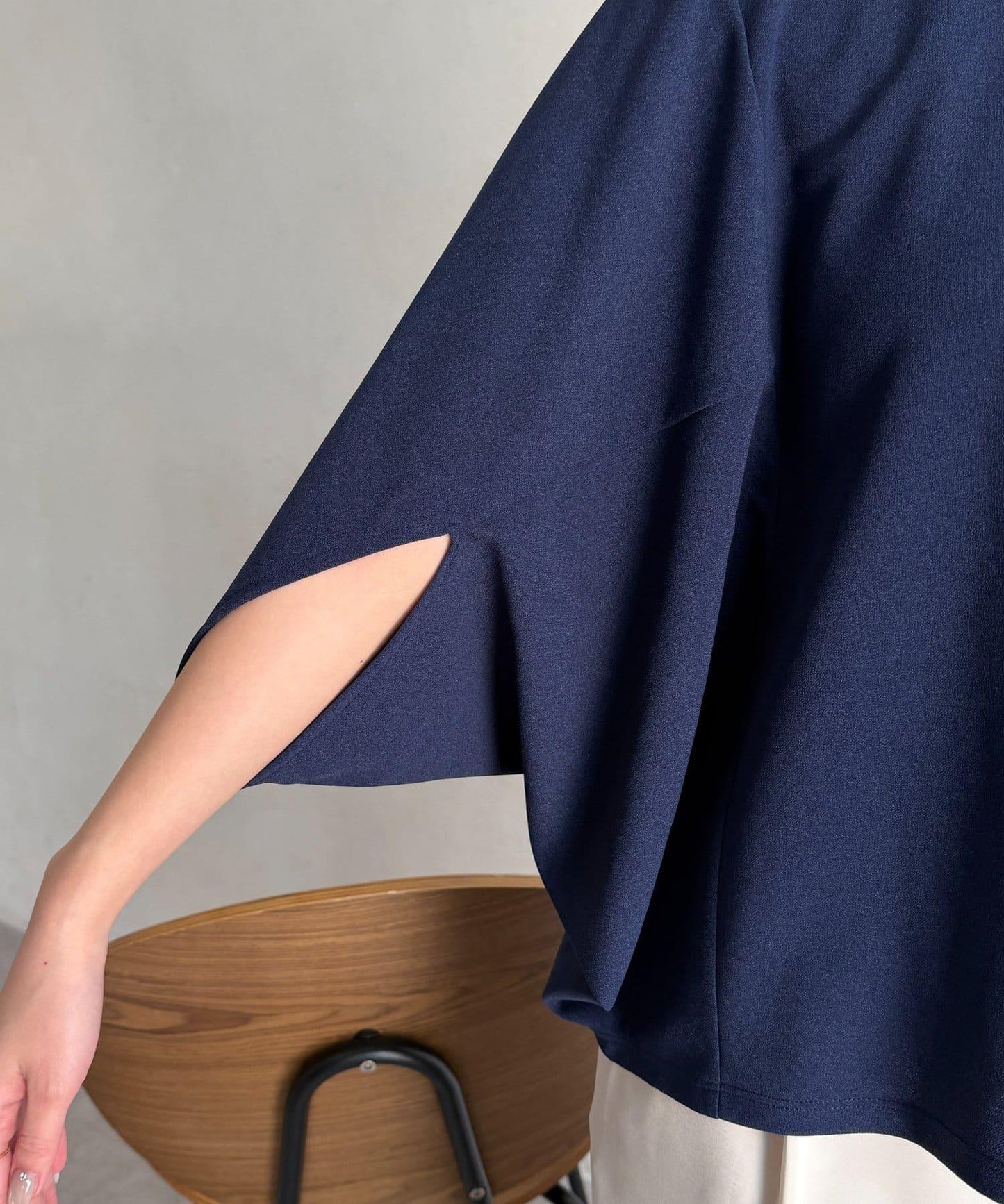 梨地面料闊袖套頭上衣