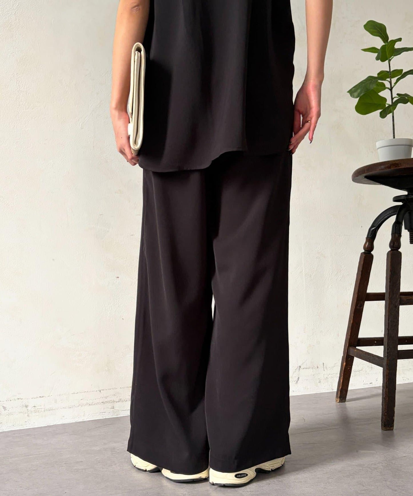 開領襯衫×休閒褲套裝